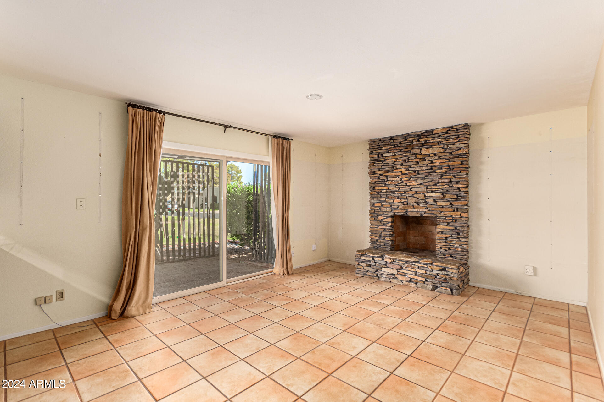 2503 N 61st Place