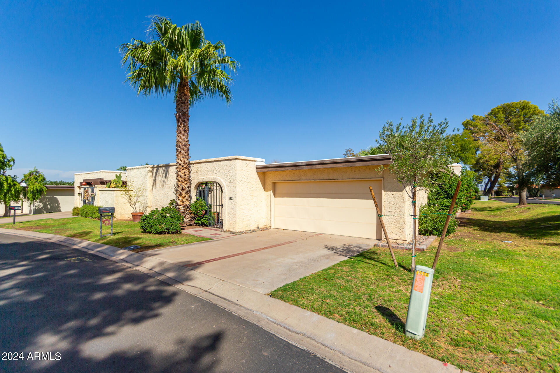 2503 N 61st Place