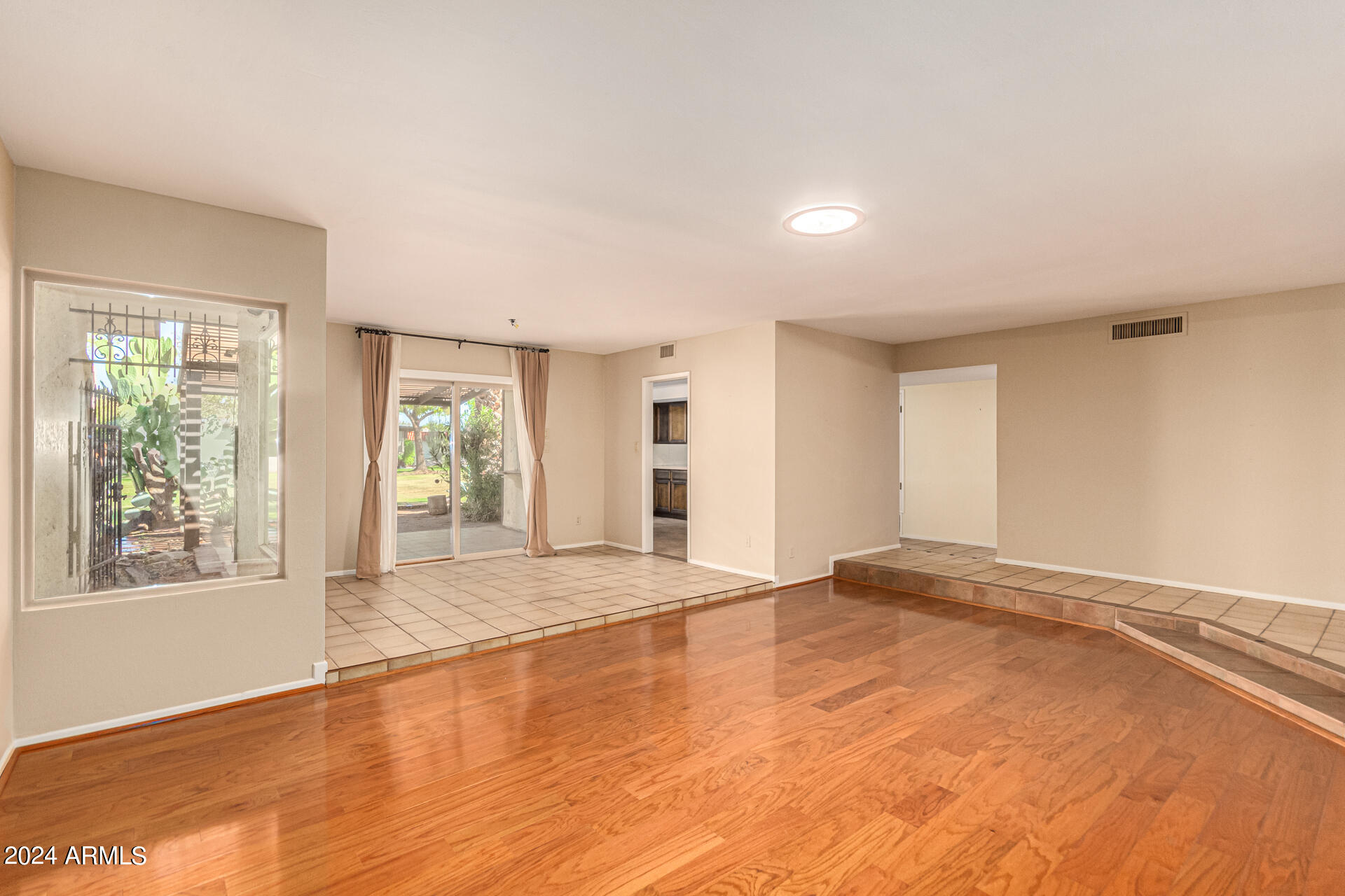2503 N 61st Place