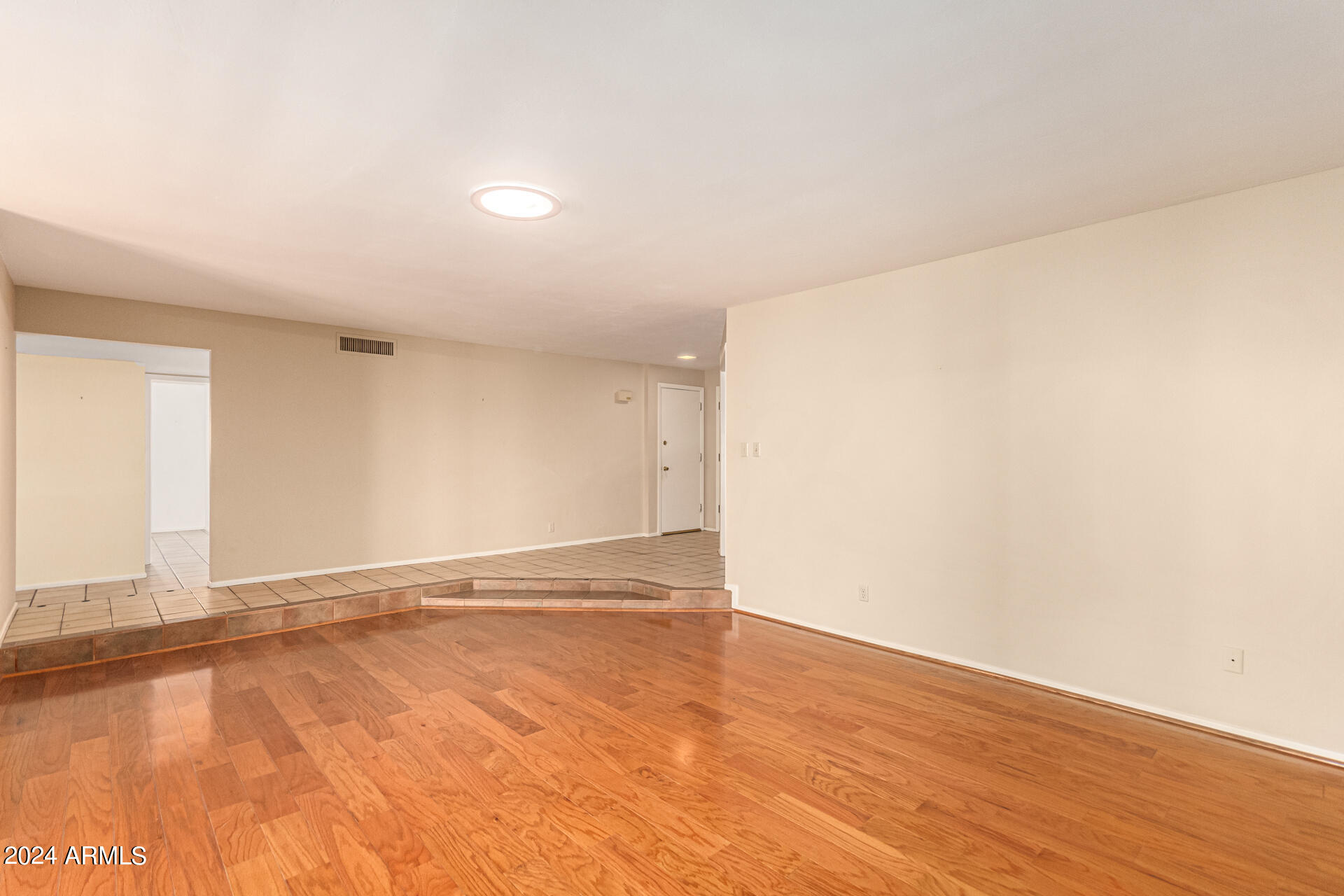 2503 N 61st Place