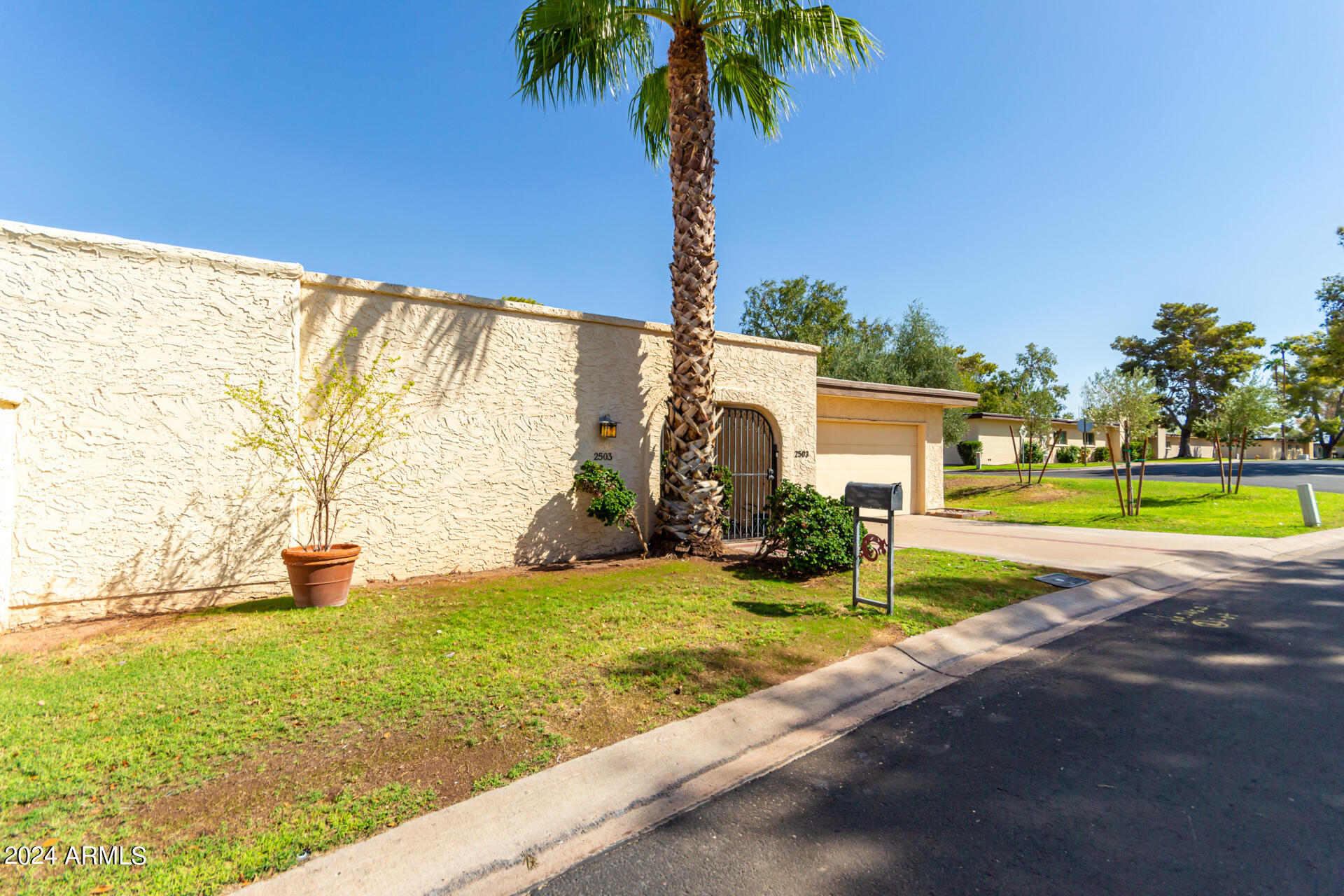 2503 N 61st Place