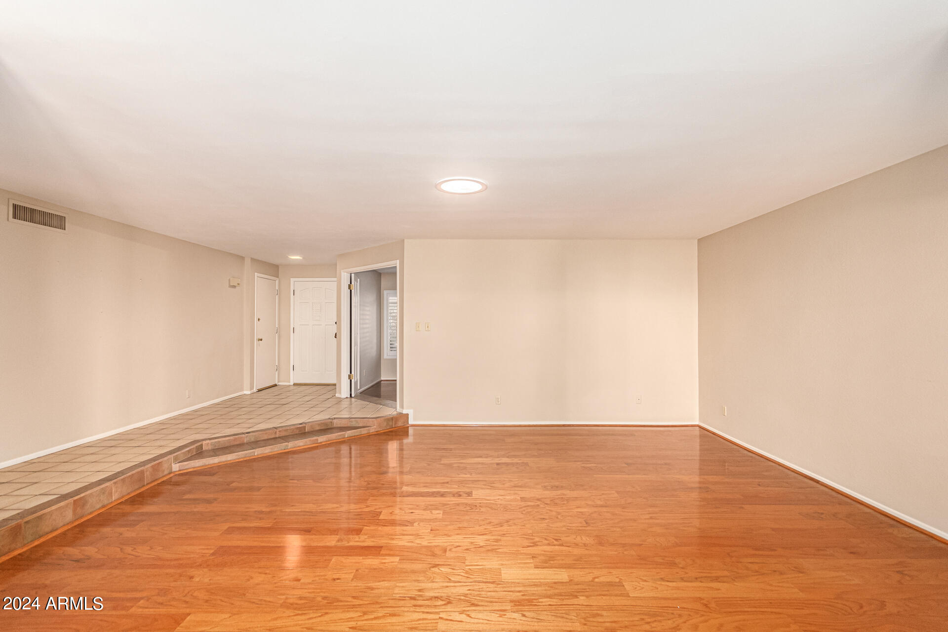 2503 N 61st Place