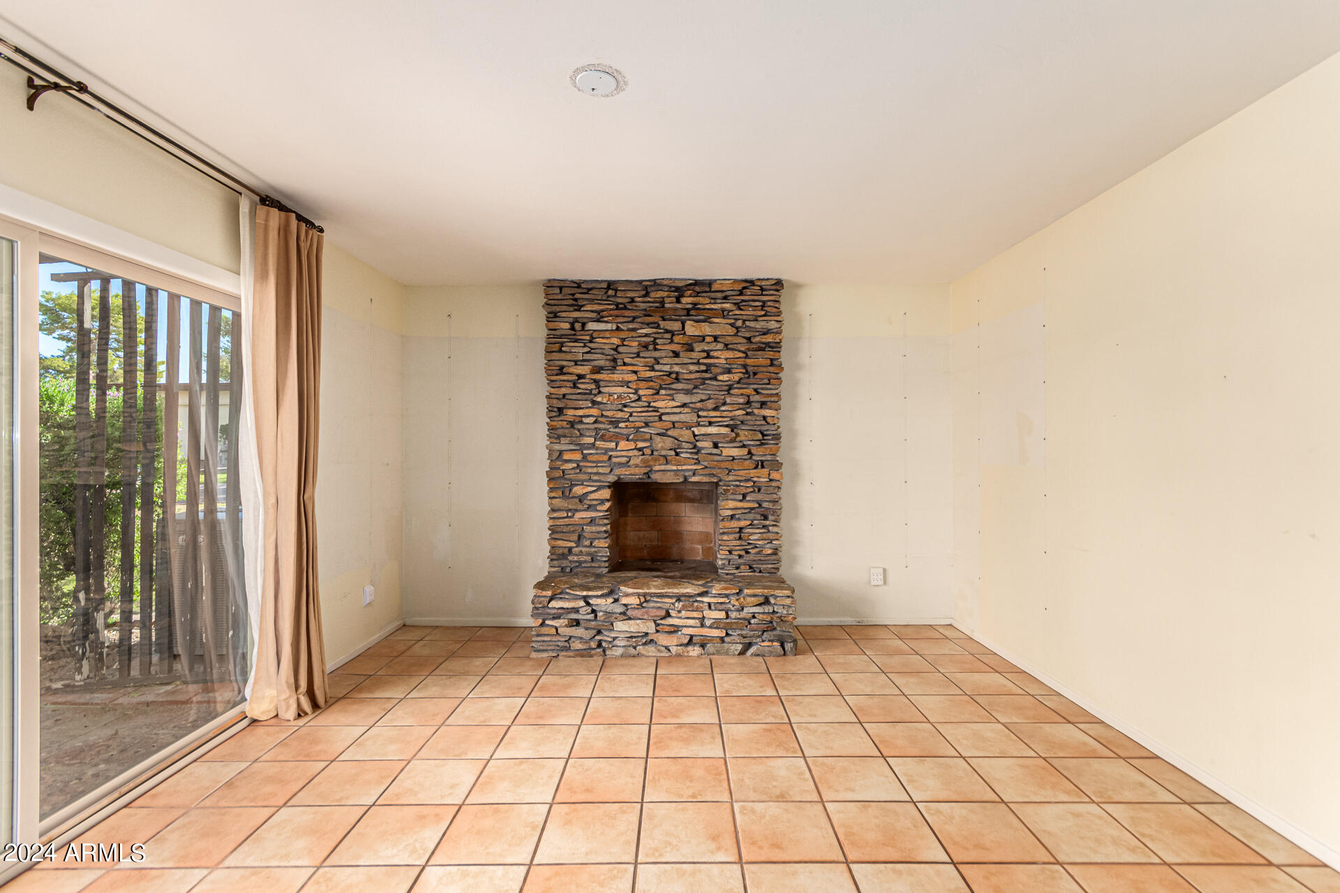 2503 N 61st Place