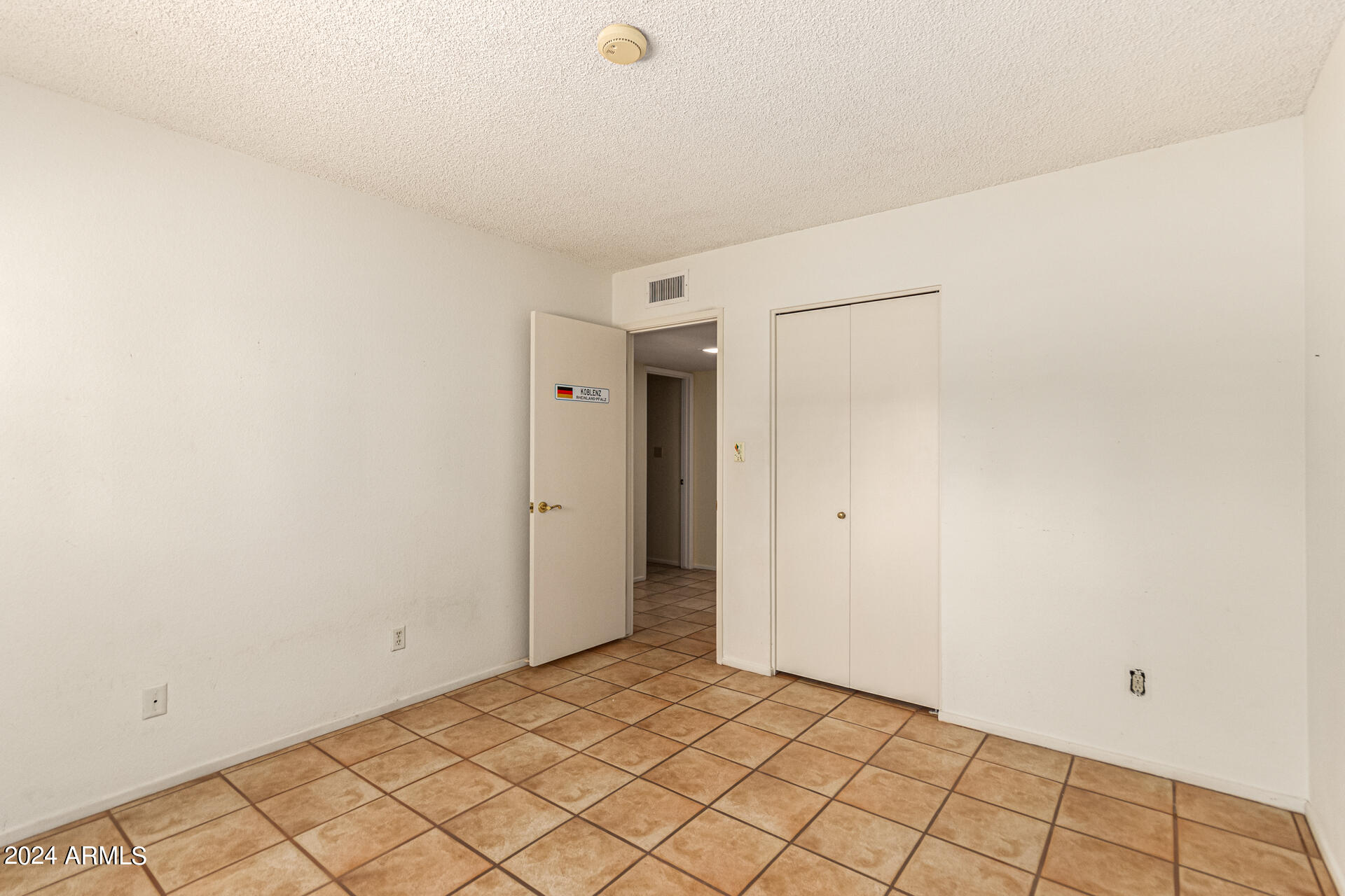 2503 N 61st Place