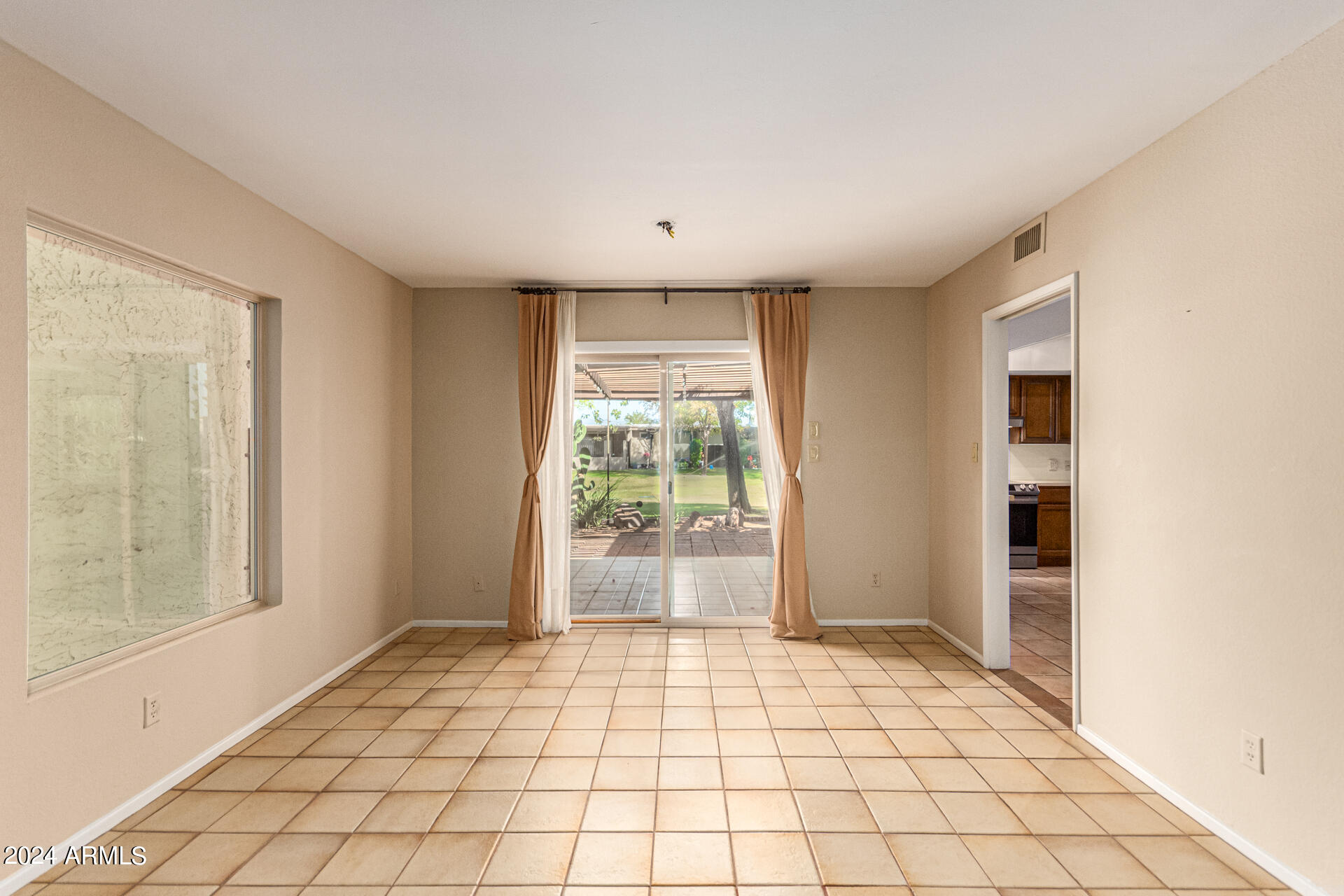 2503 N 61st Place
