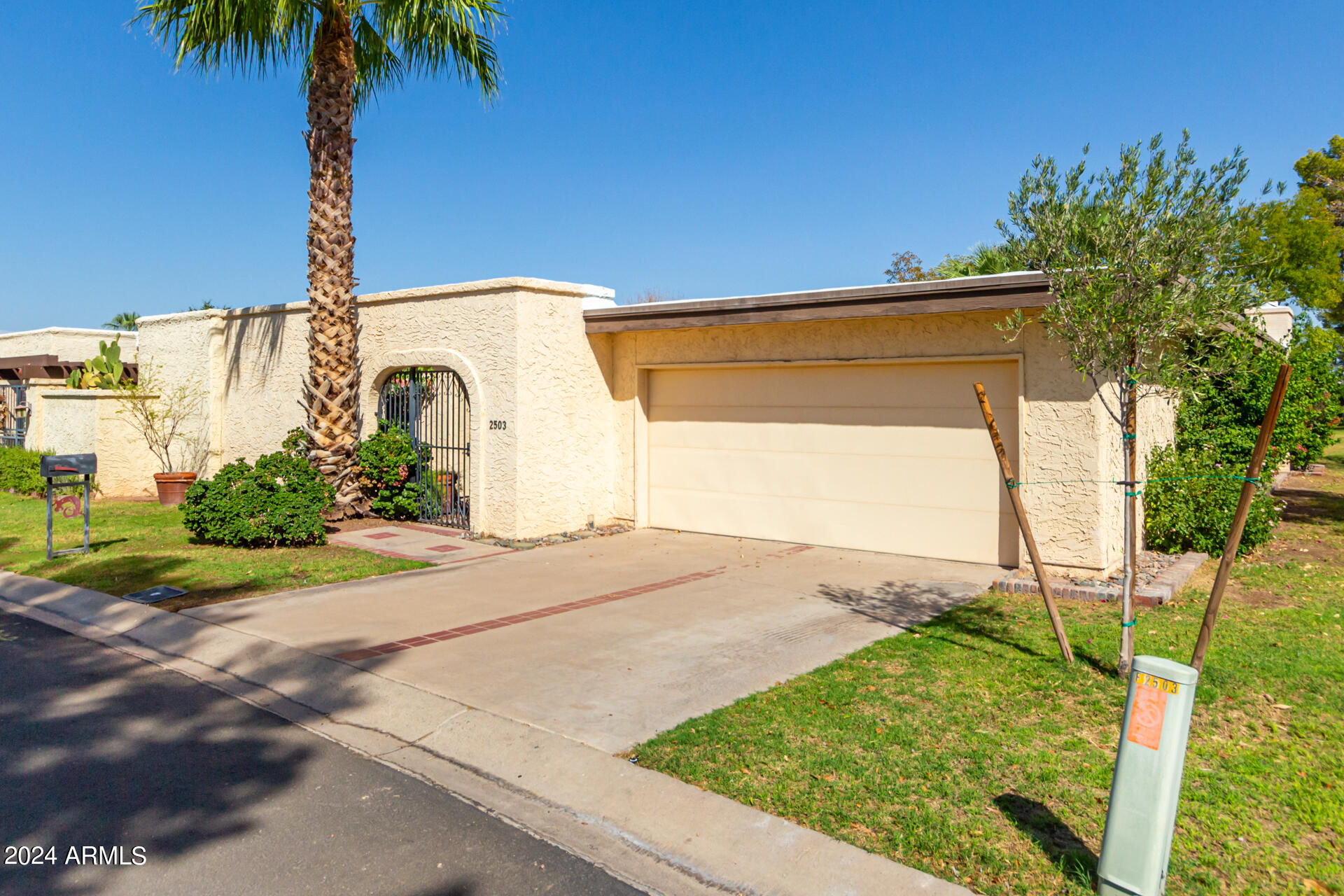 2503 N 61st Place