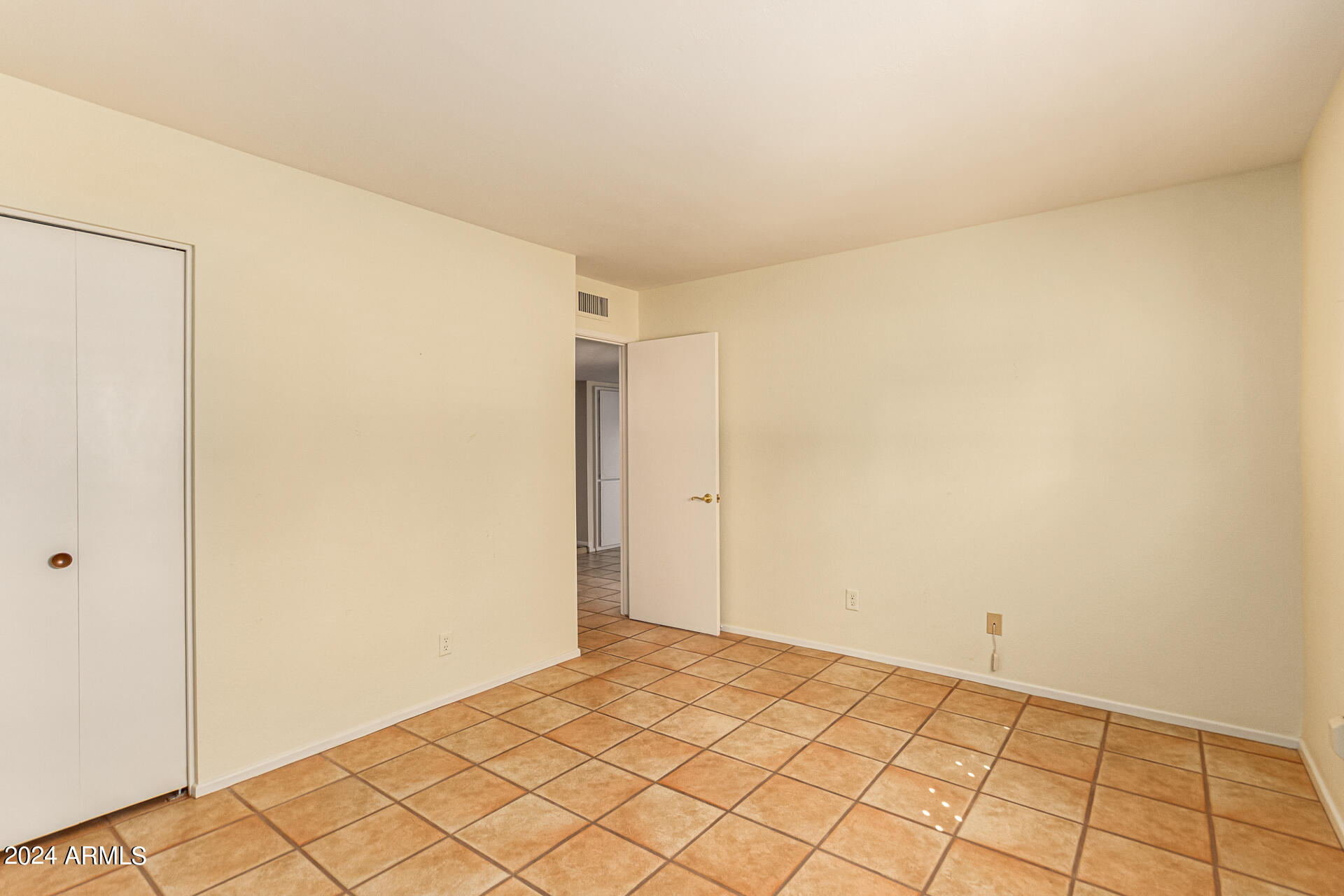 2503 N 61st Place