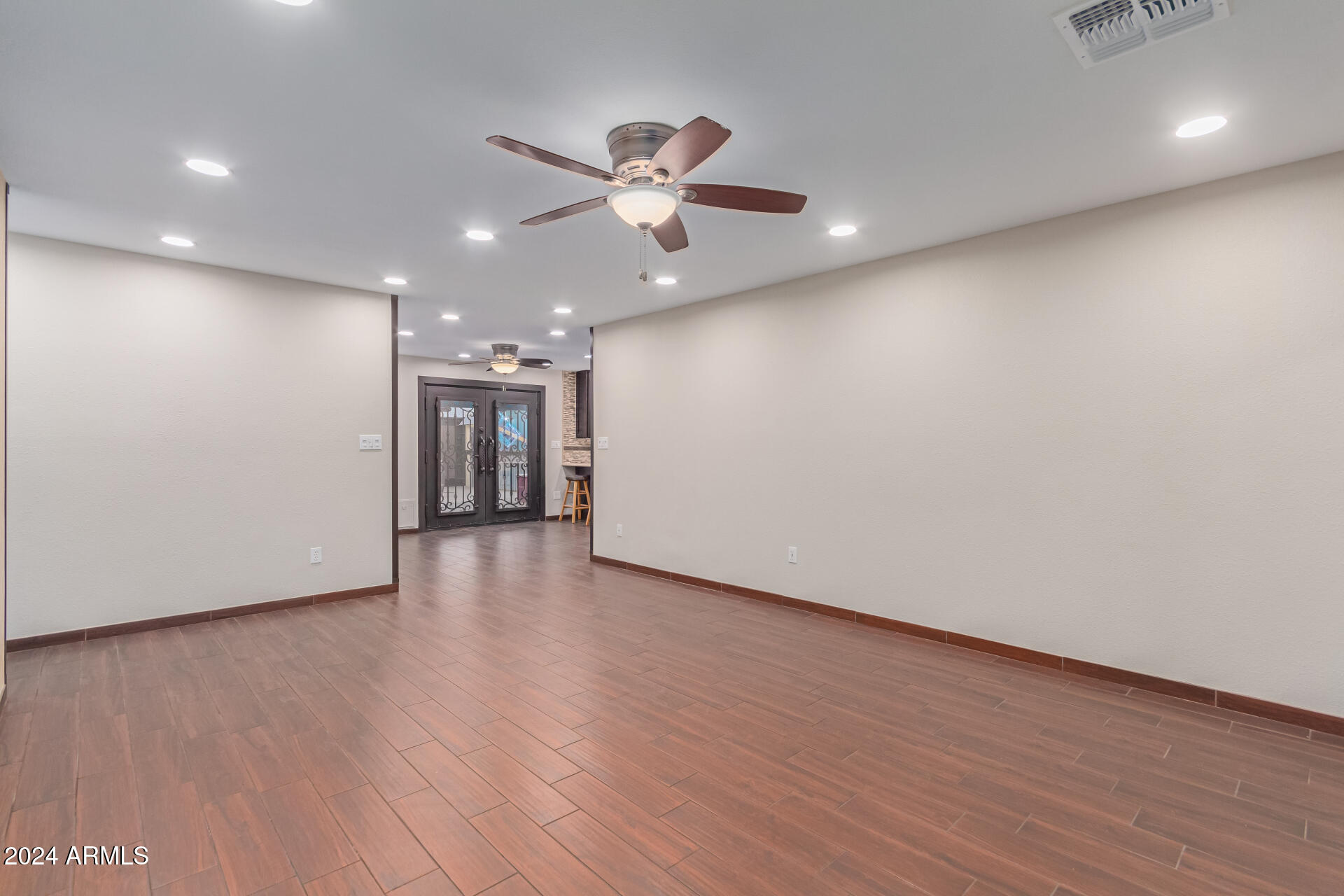 419 E Oxford Drive