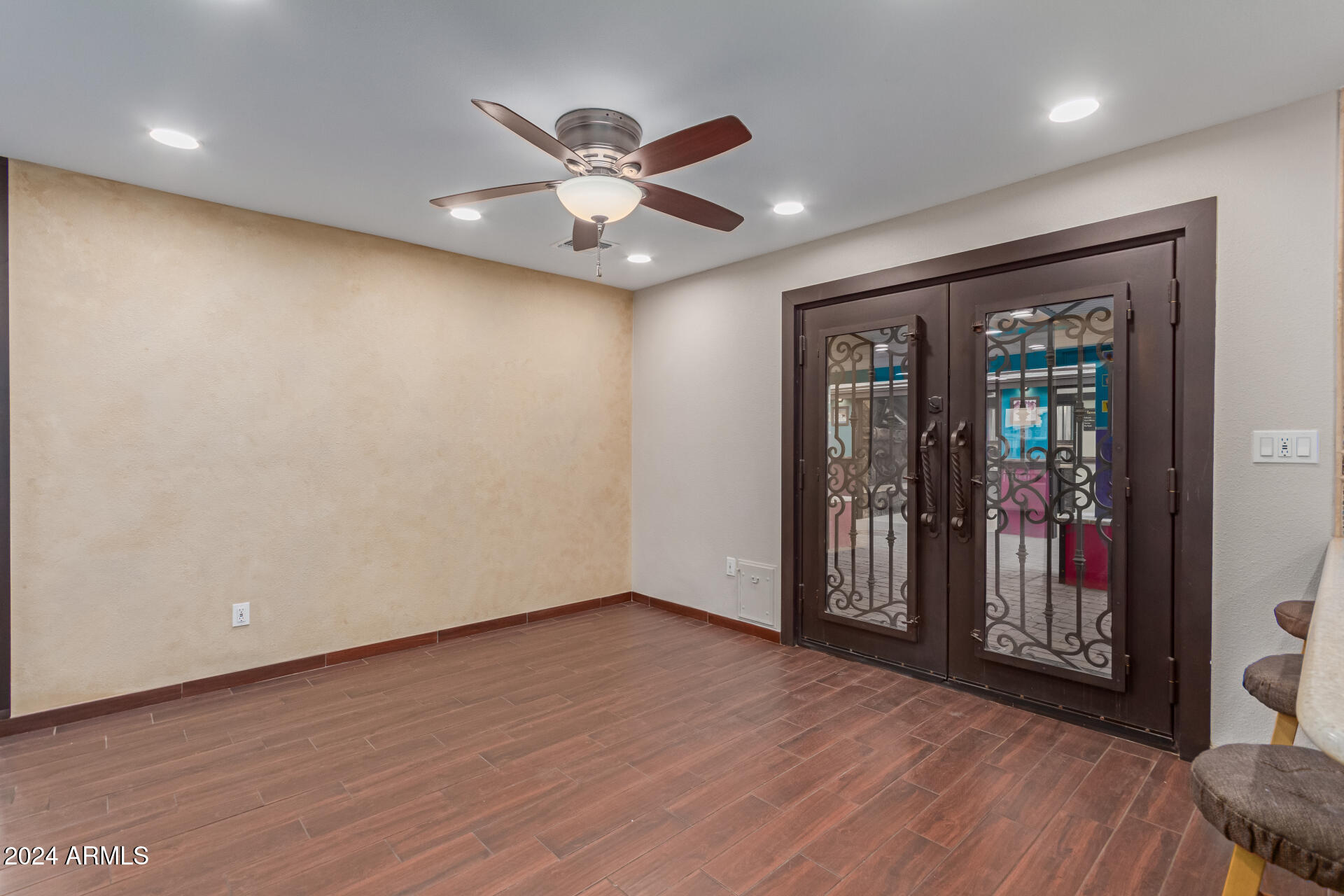 419 E Oxford Drive