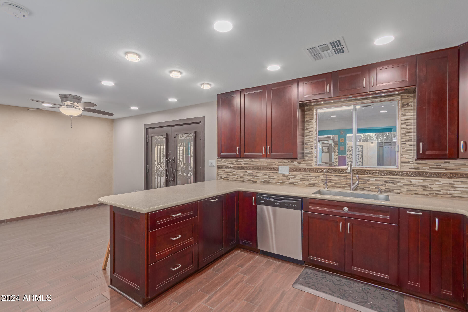 419 E Oxford Drive