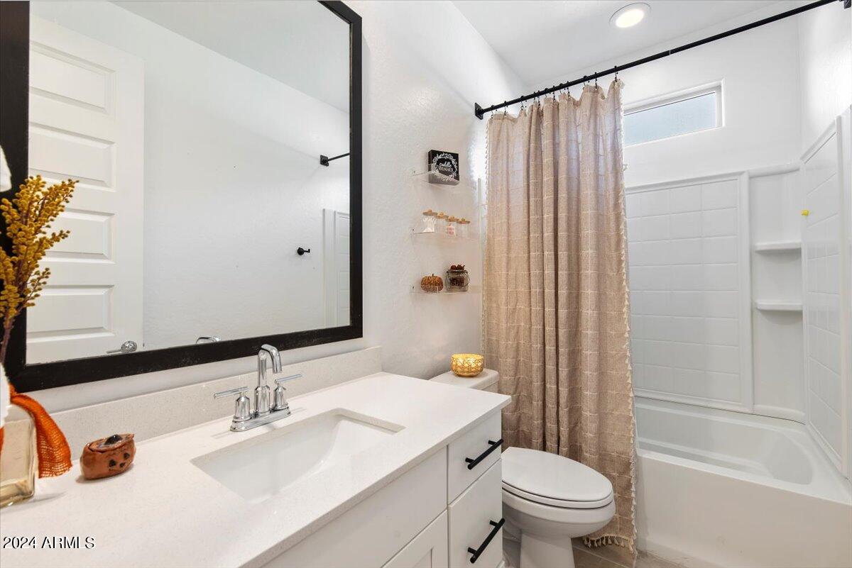 17040 W ECHO Lane