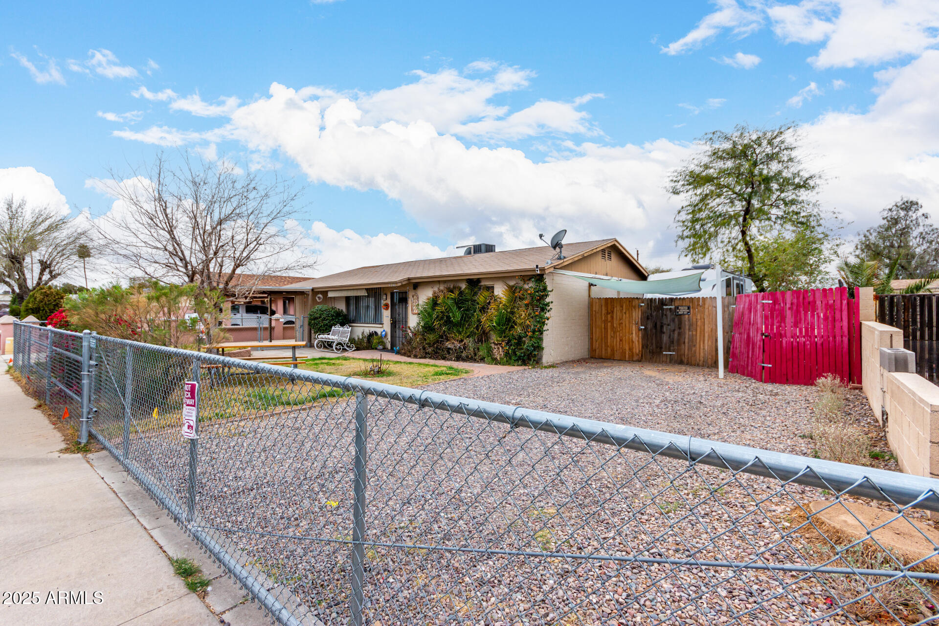 4202 N 74th Drive