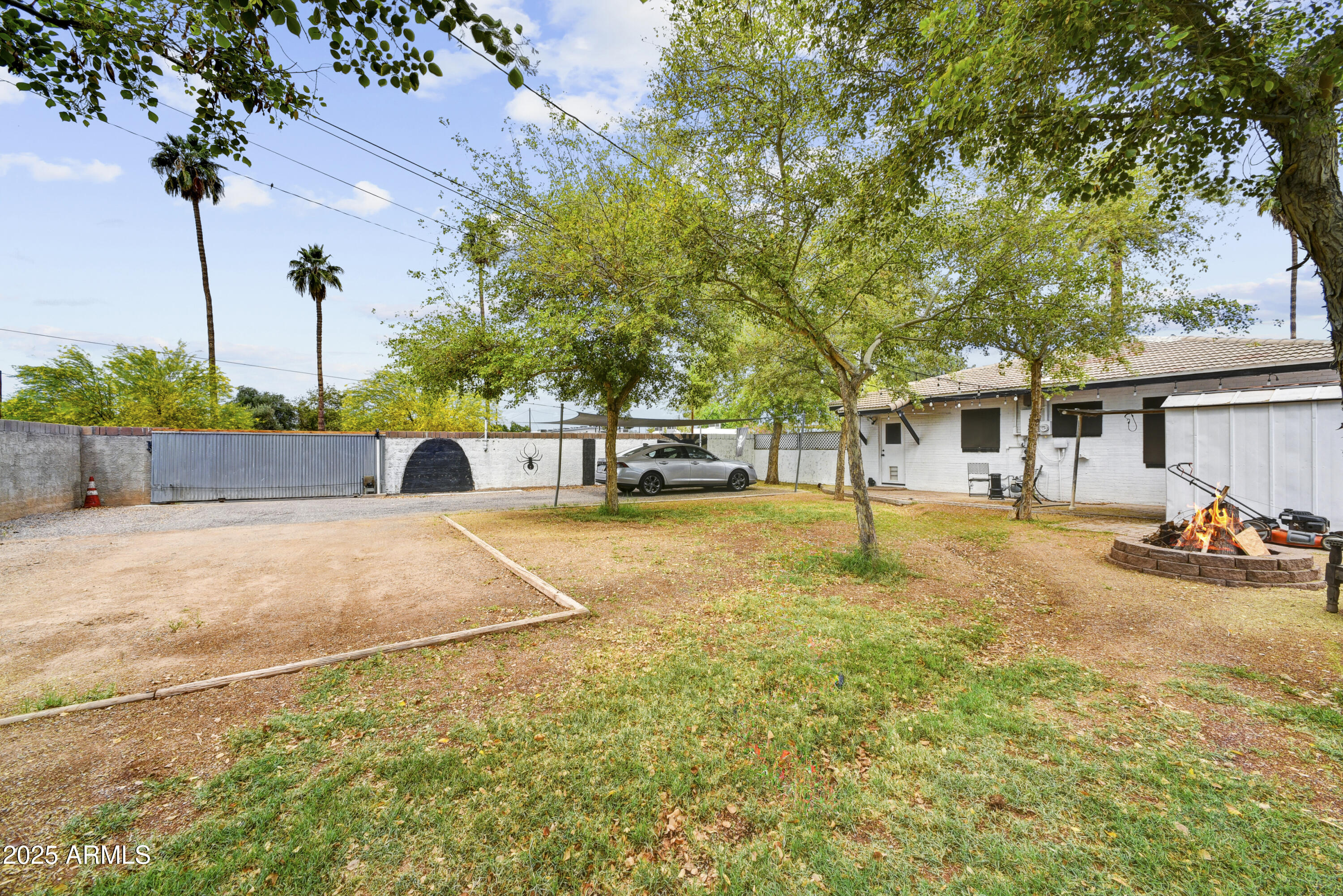 2045 W ORANGE Drive