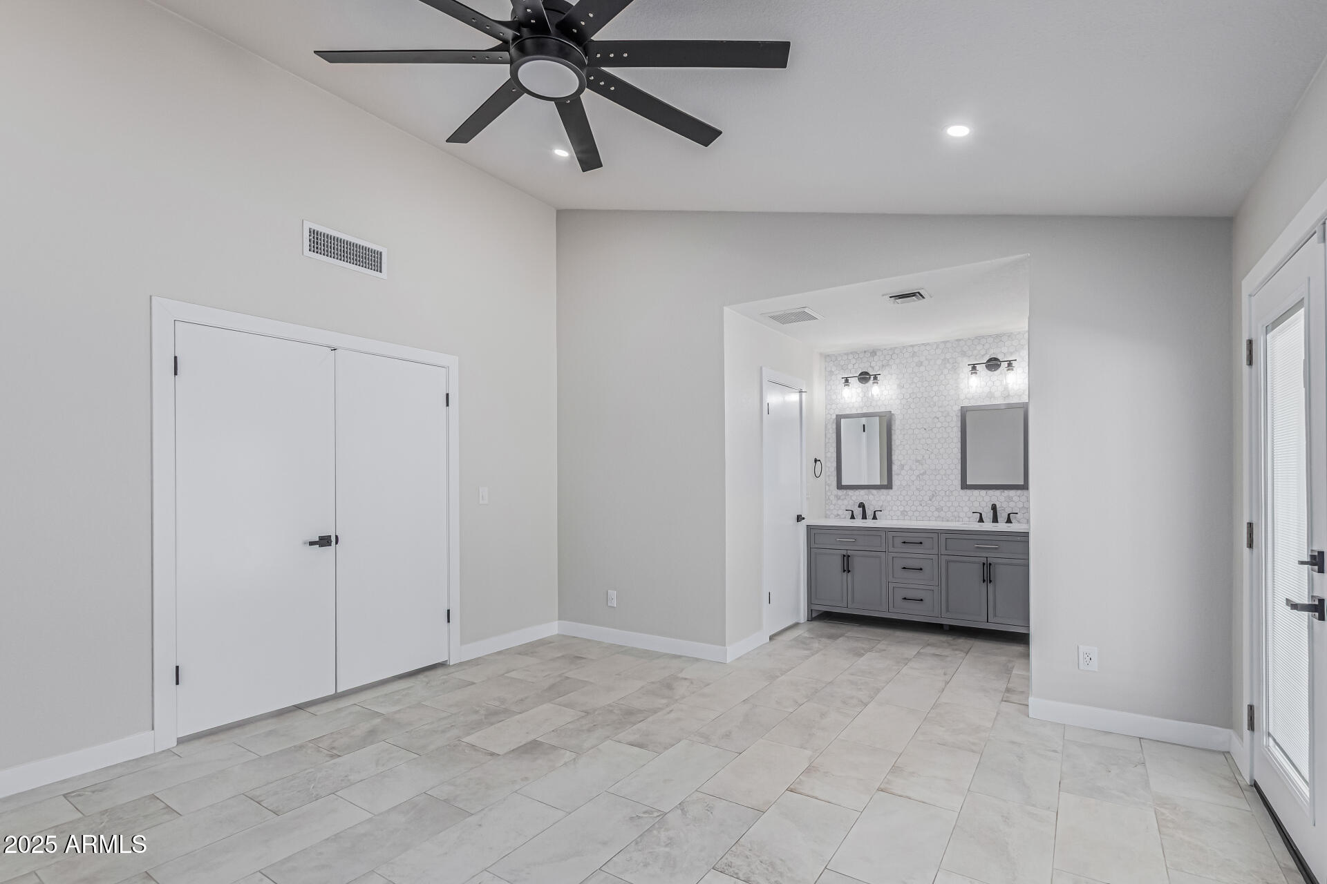 676 W Shawnee Drive