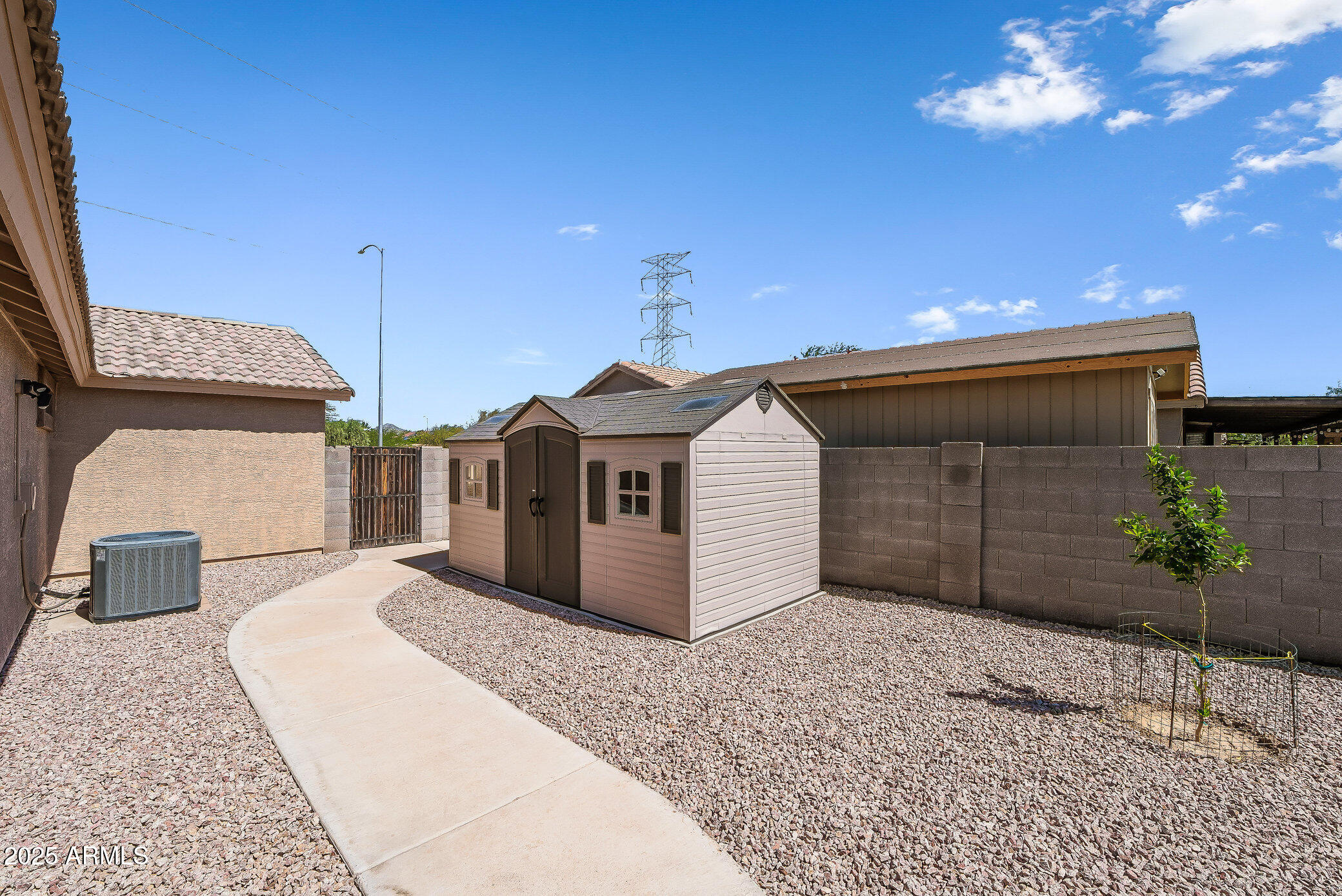 7605 E DES MOINES Circle