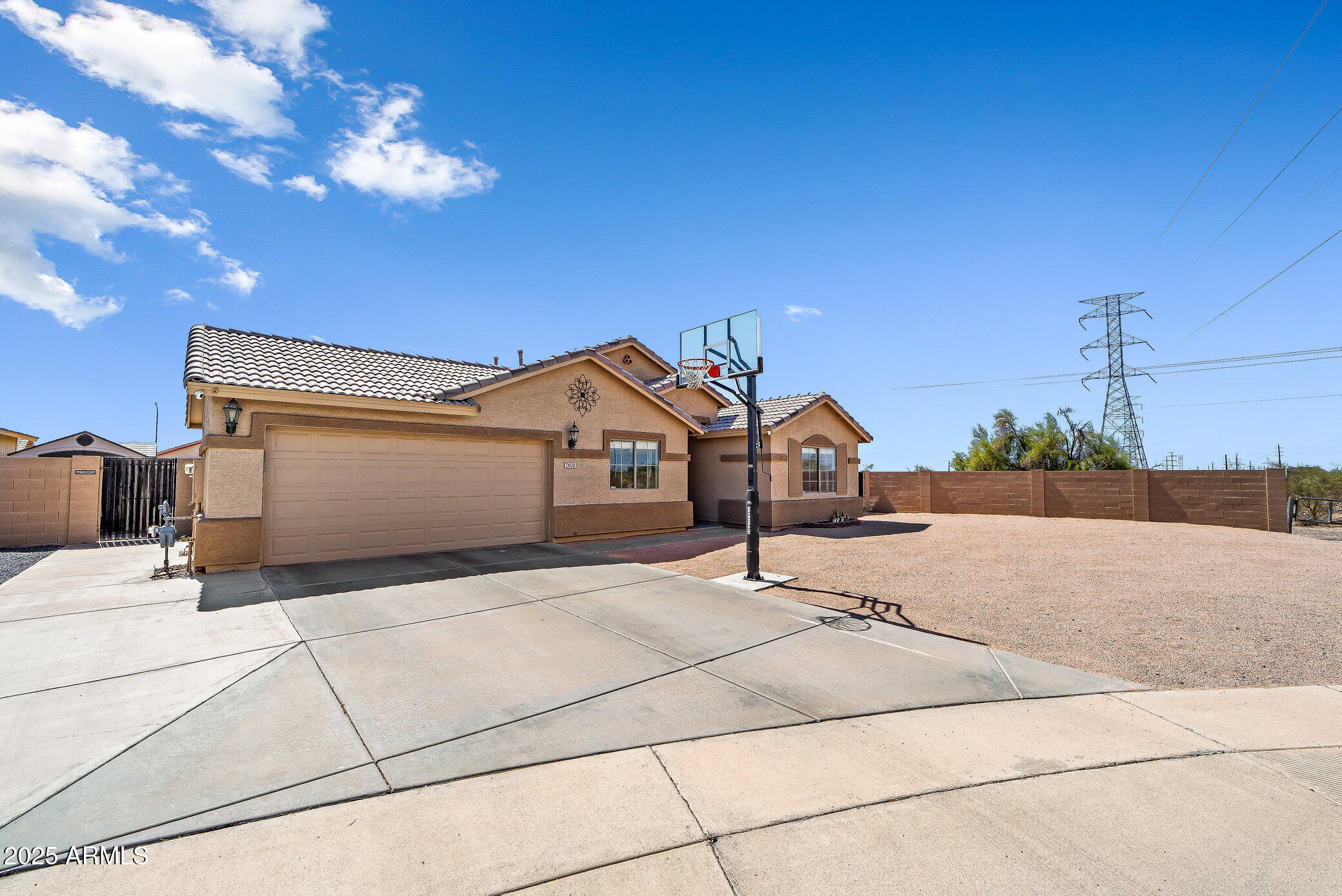 7605 E DES MOINES Circle
