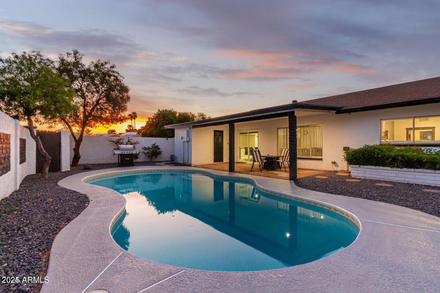 2939 E CORRINE Drive