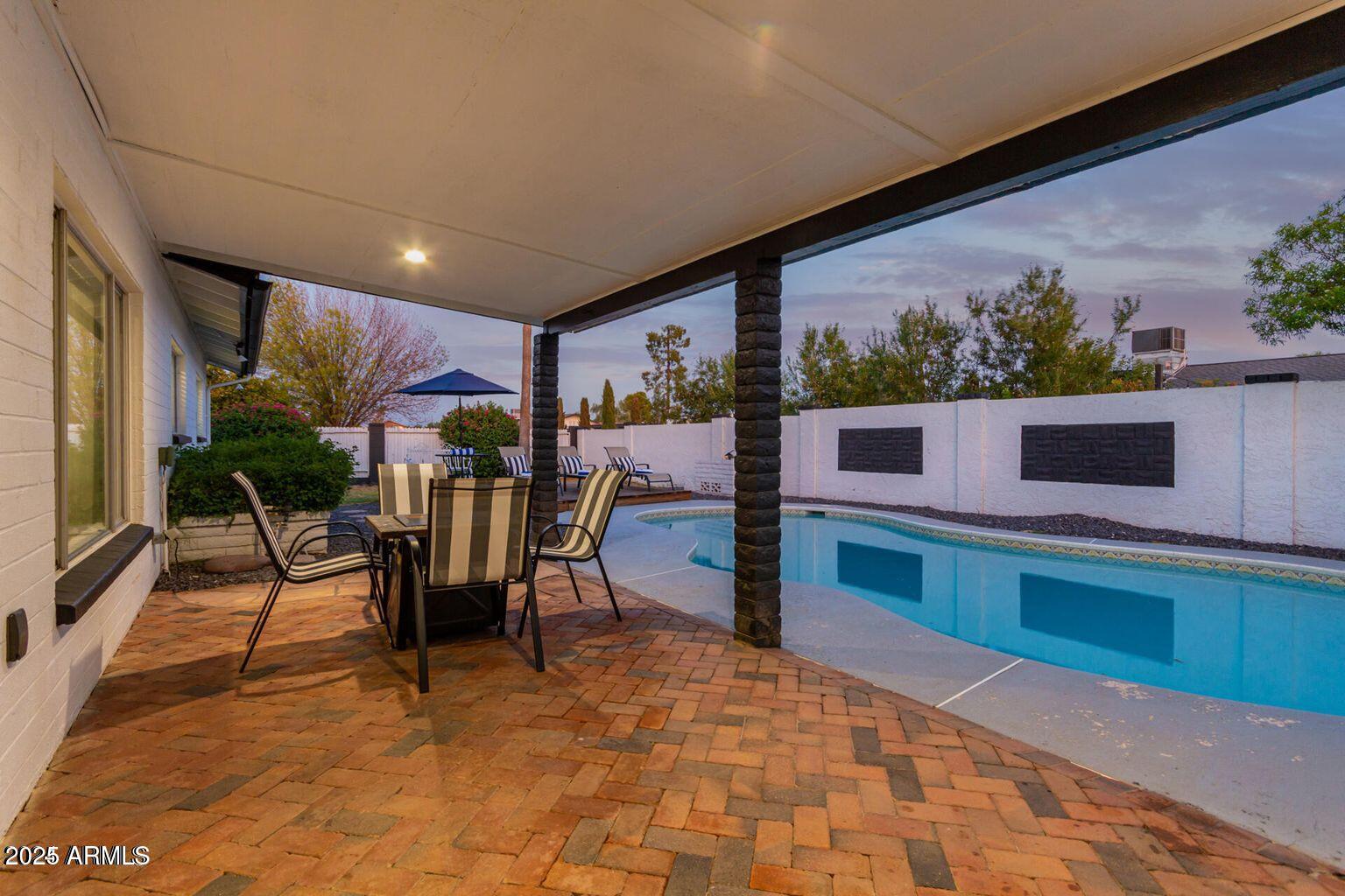 2939 E CORRINE Drive