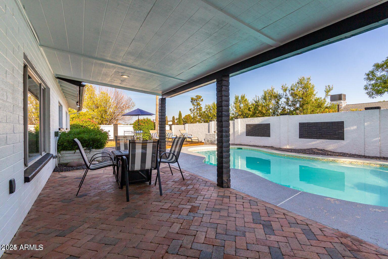 2939 E CORRINE Drive