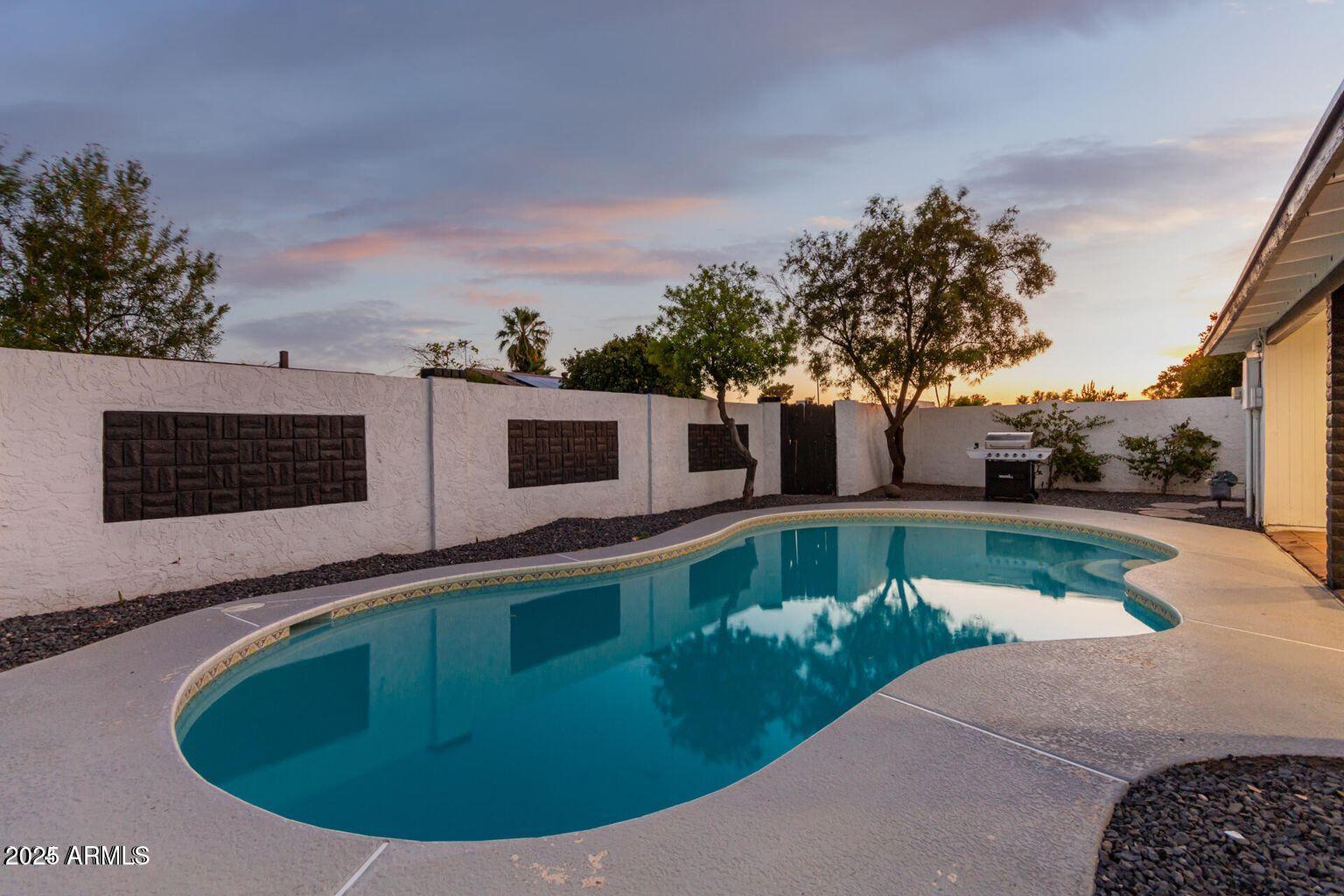 2939 E CORRINE Drive