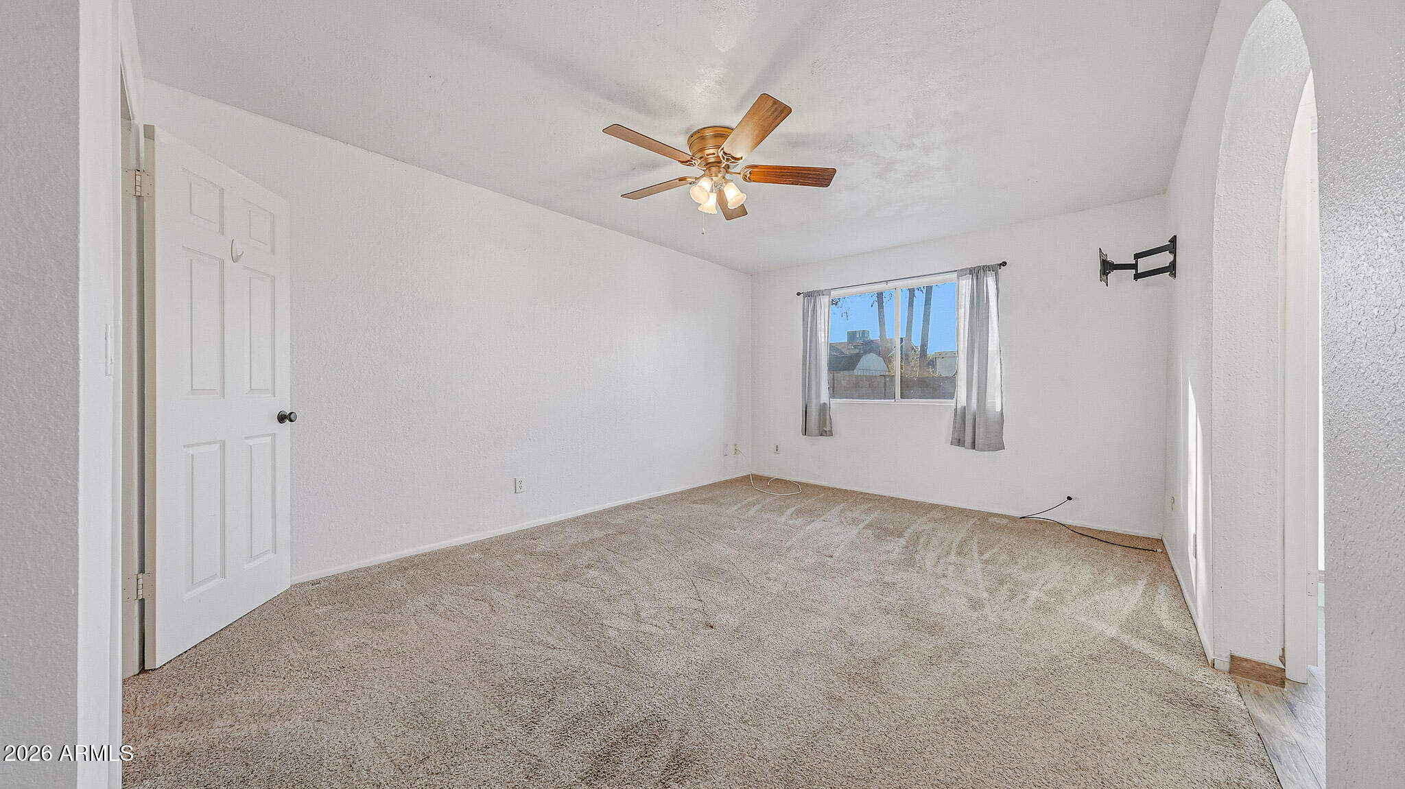 6233 W DESERT HILLS Drive