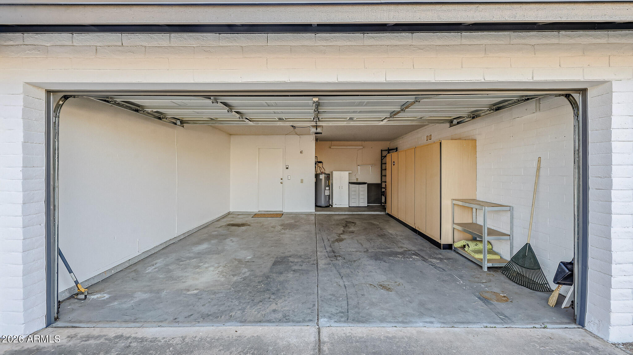 6233 W DESERT HILLS Drive