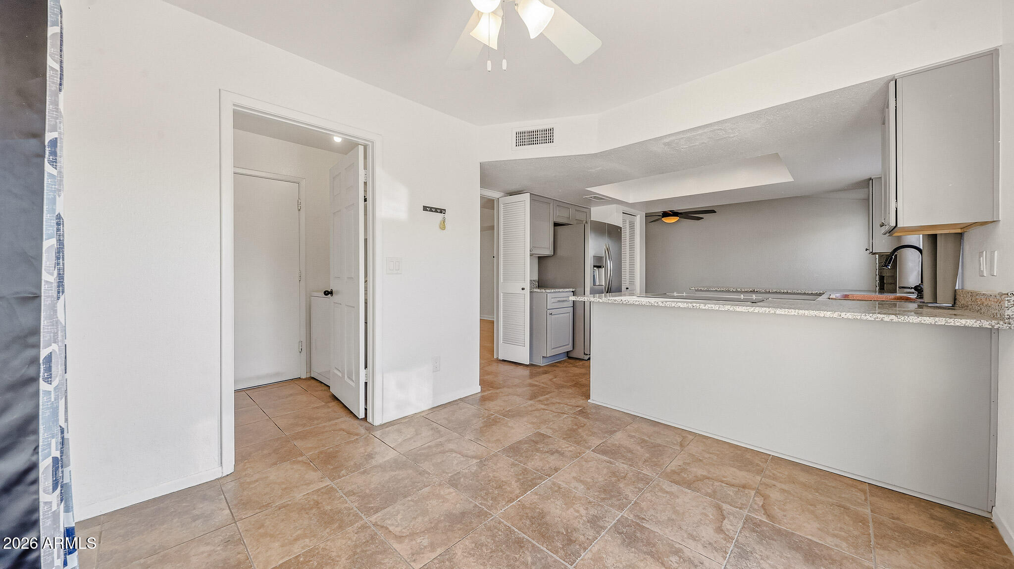 6233 W DESERT HILLS Drive