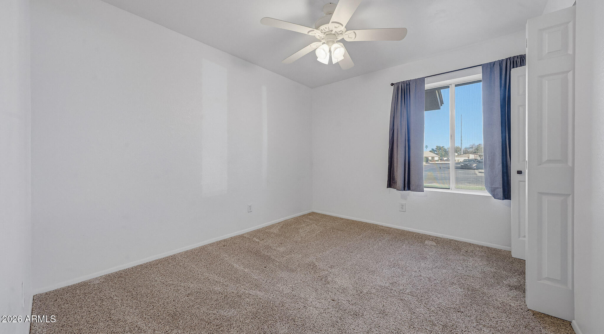 6233 W DESERT HILLS Drive