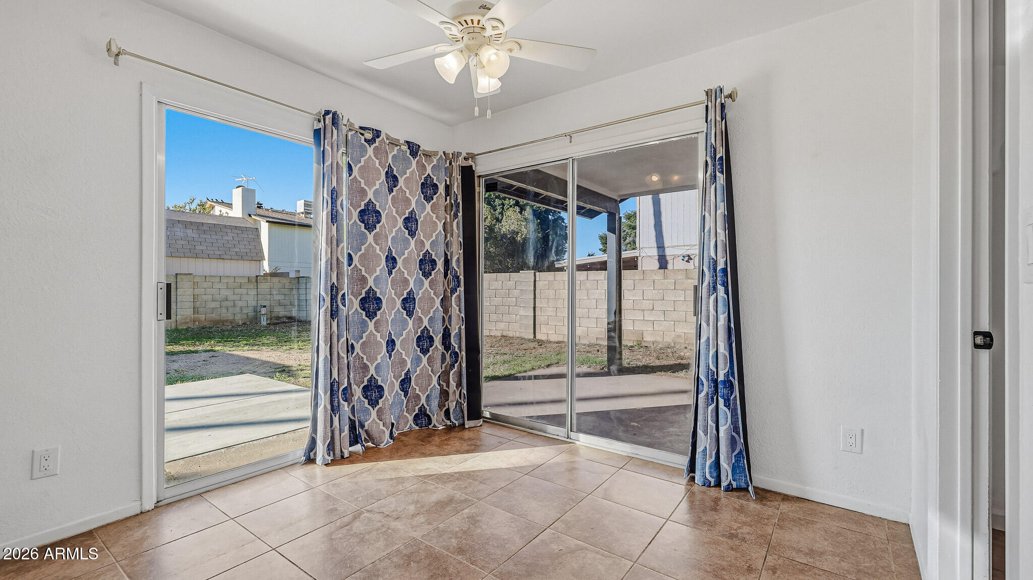 6233 W DESERT HILLS Drive