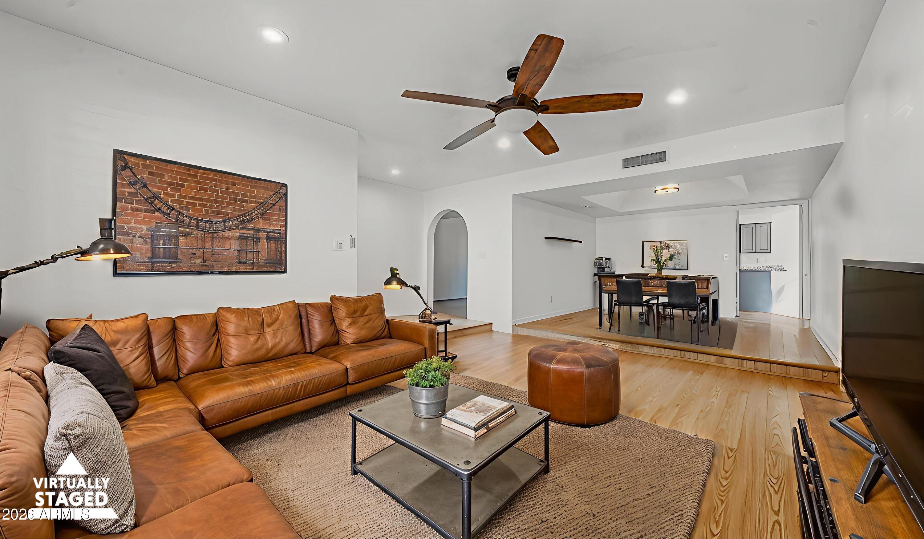 6233 W DESERT HILLS Drive