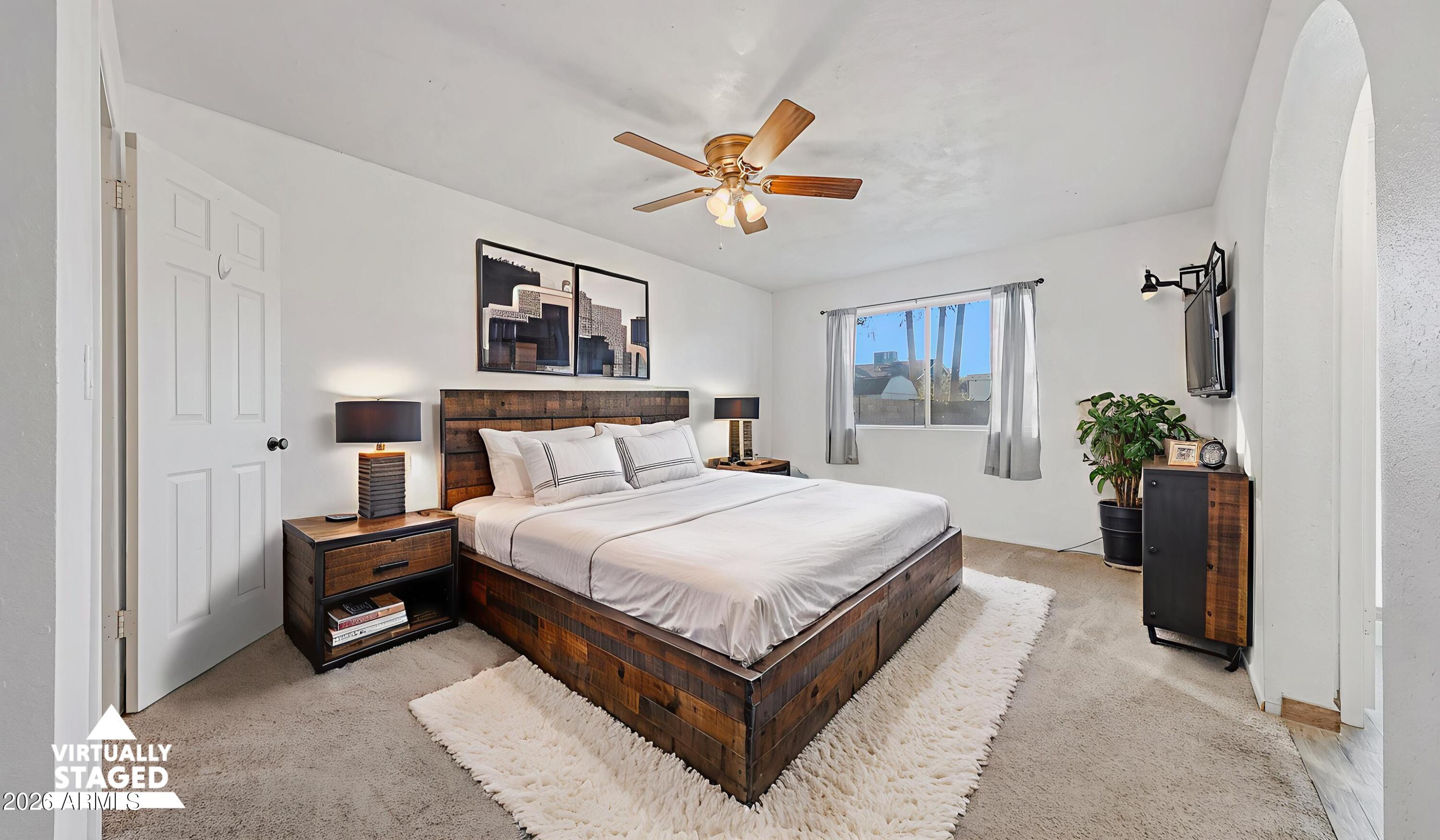 6233 W DESERT HILLS Drive