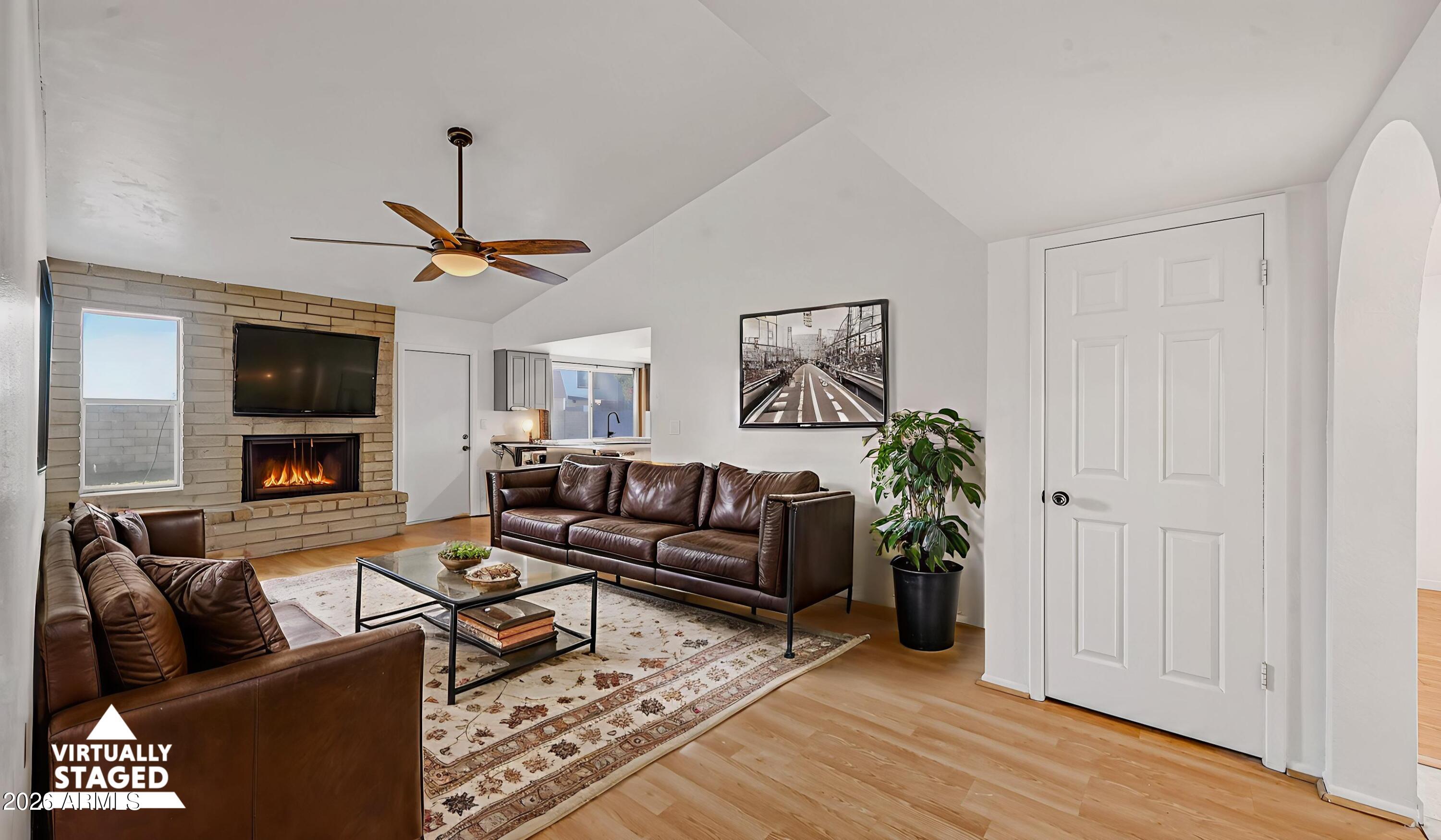 6233 W DESERT HILLS Drive