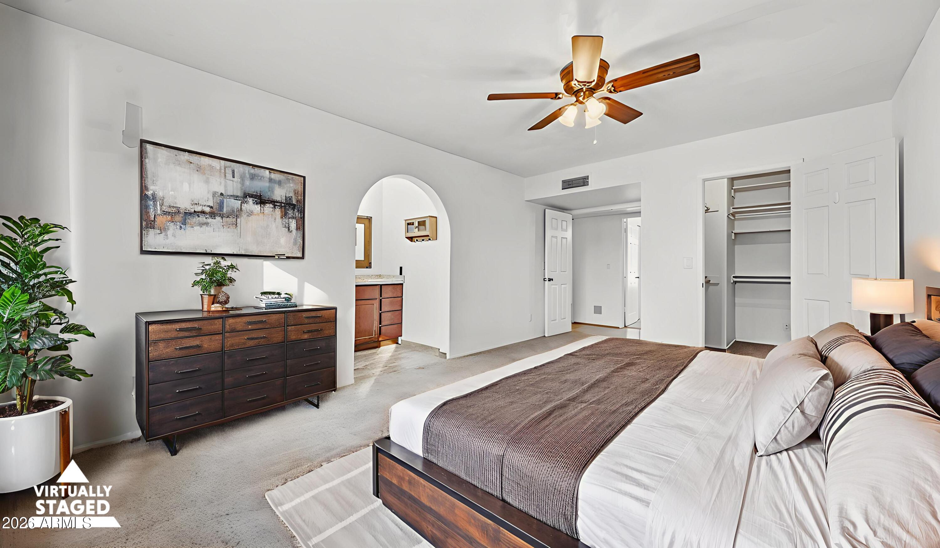 6233 W DESERT HILLS Drive