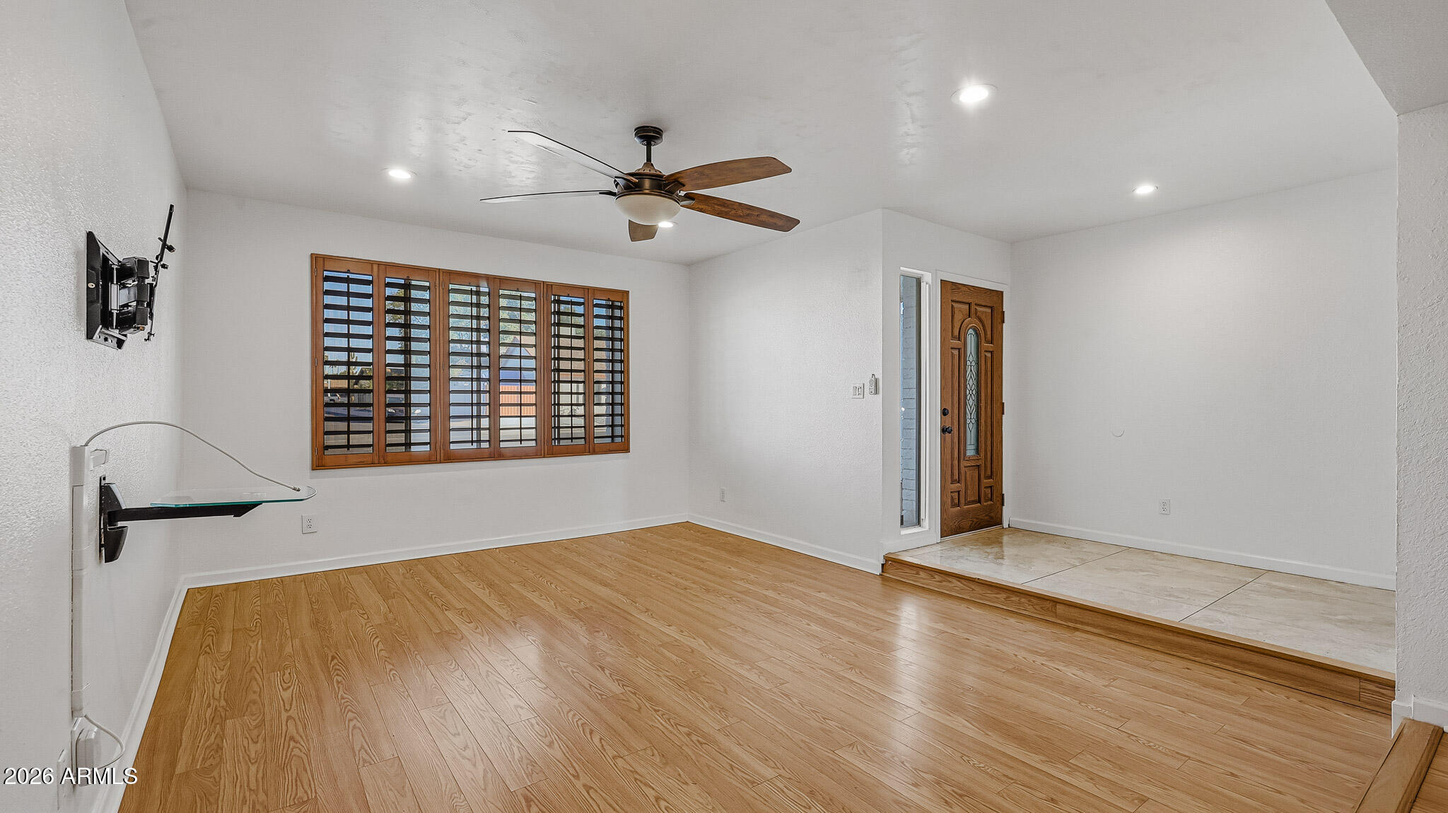 6233 W DESERT HILLS Drive