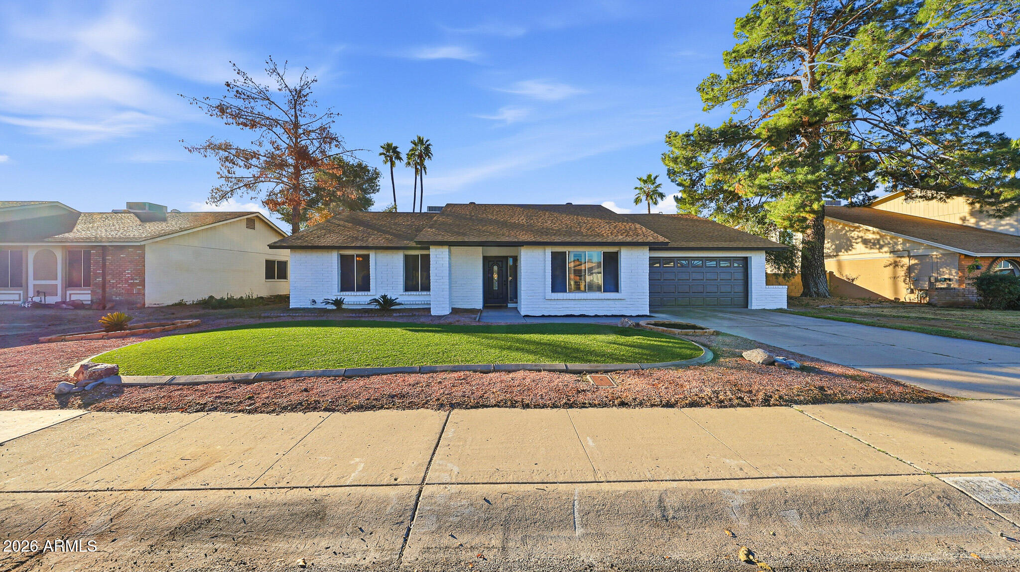 6233 W DESERT HILLS Drive