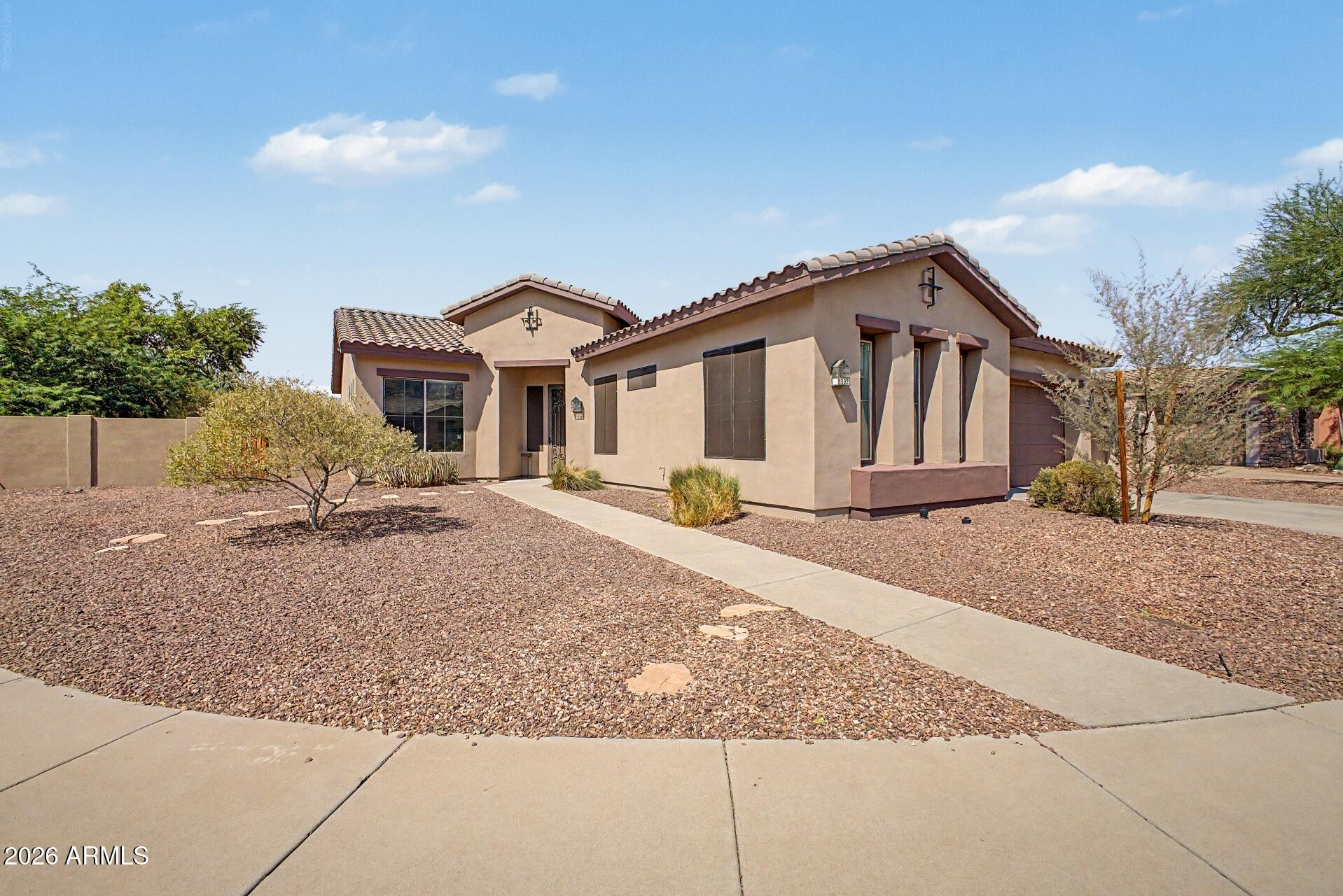 1902 E Desert Lane