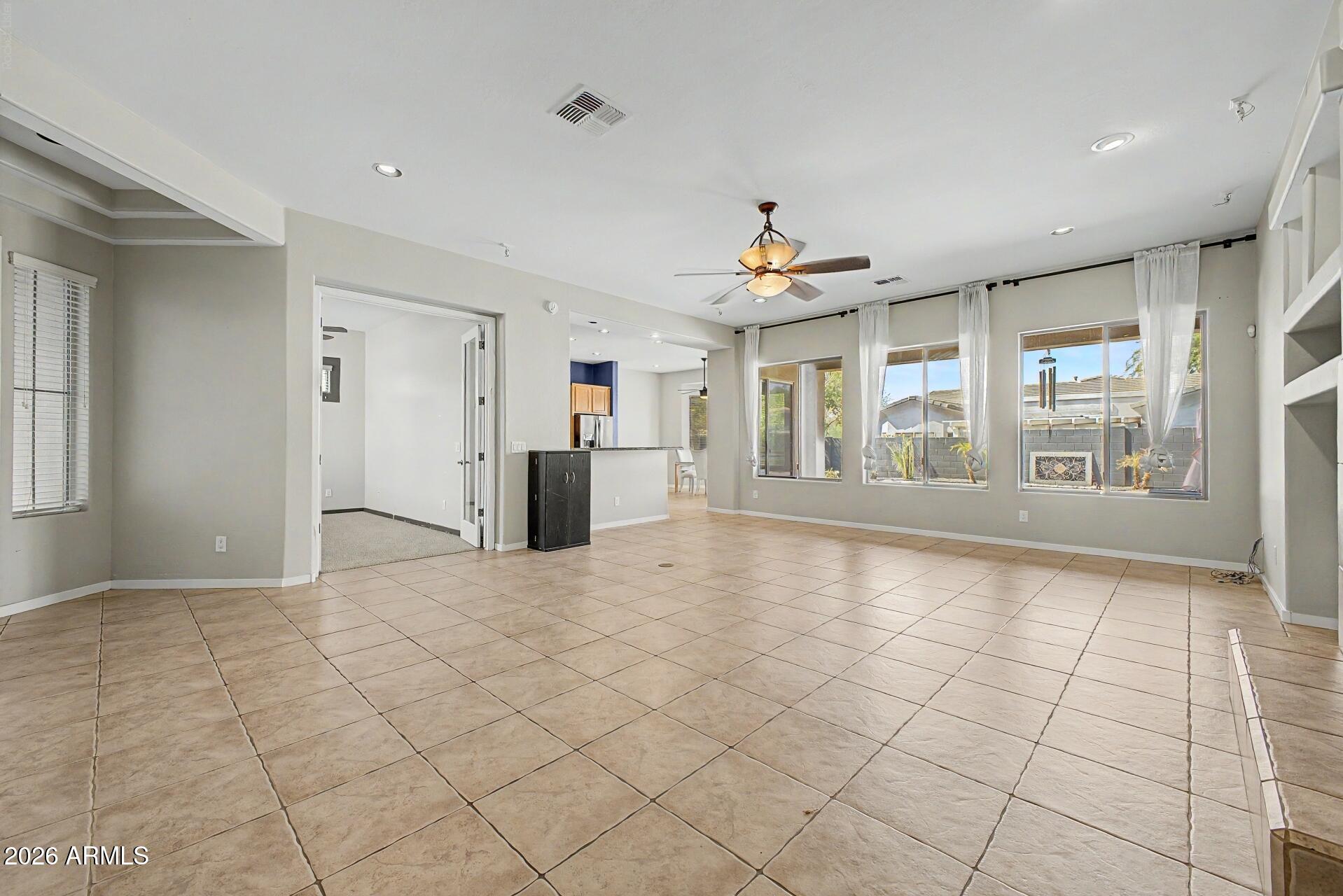 1902 E Desert Lane