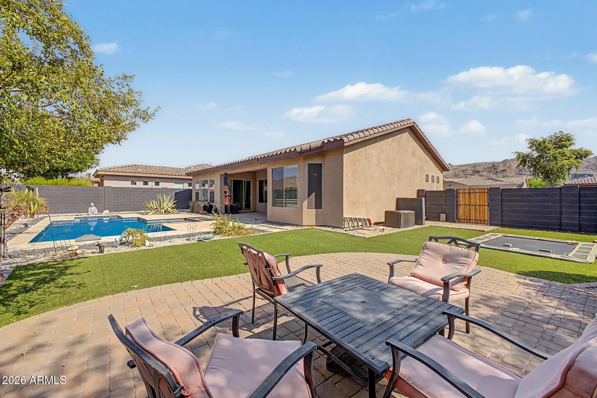 1902 E Desert Lane
