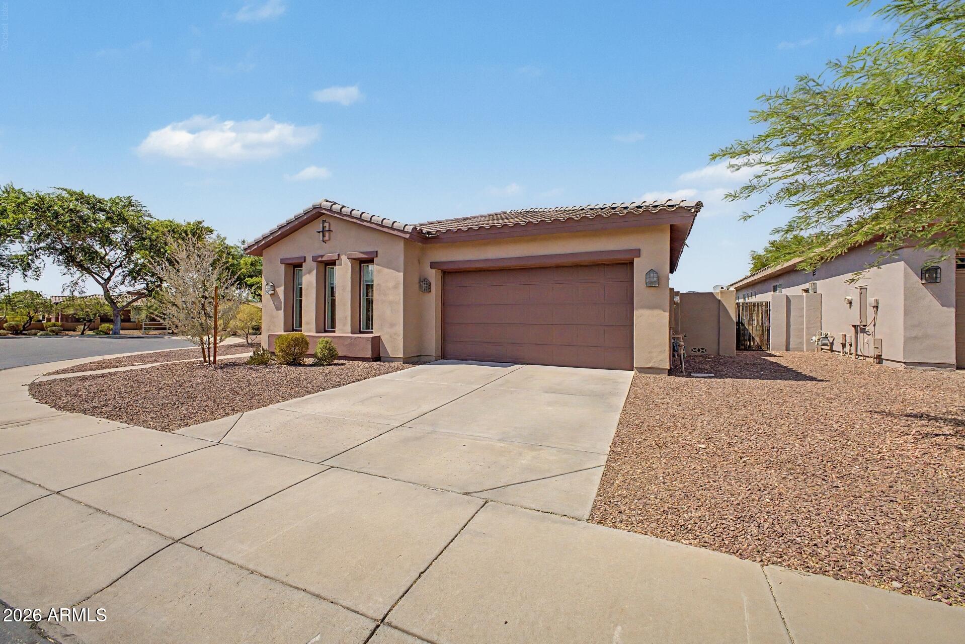 1902 E Desert Lane