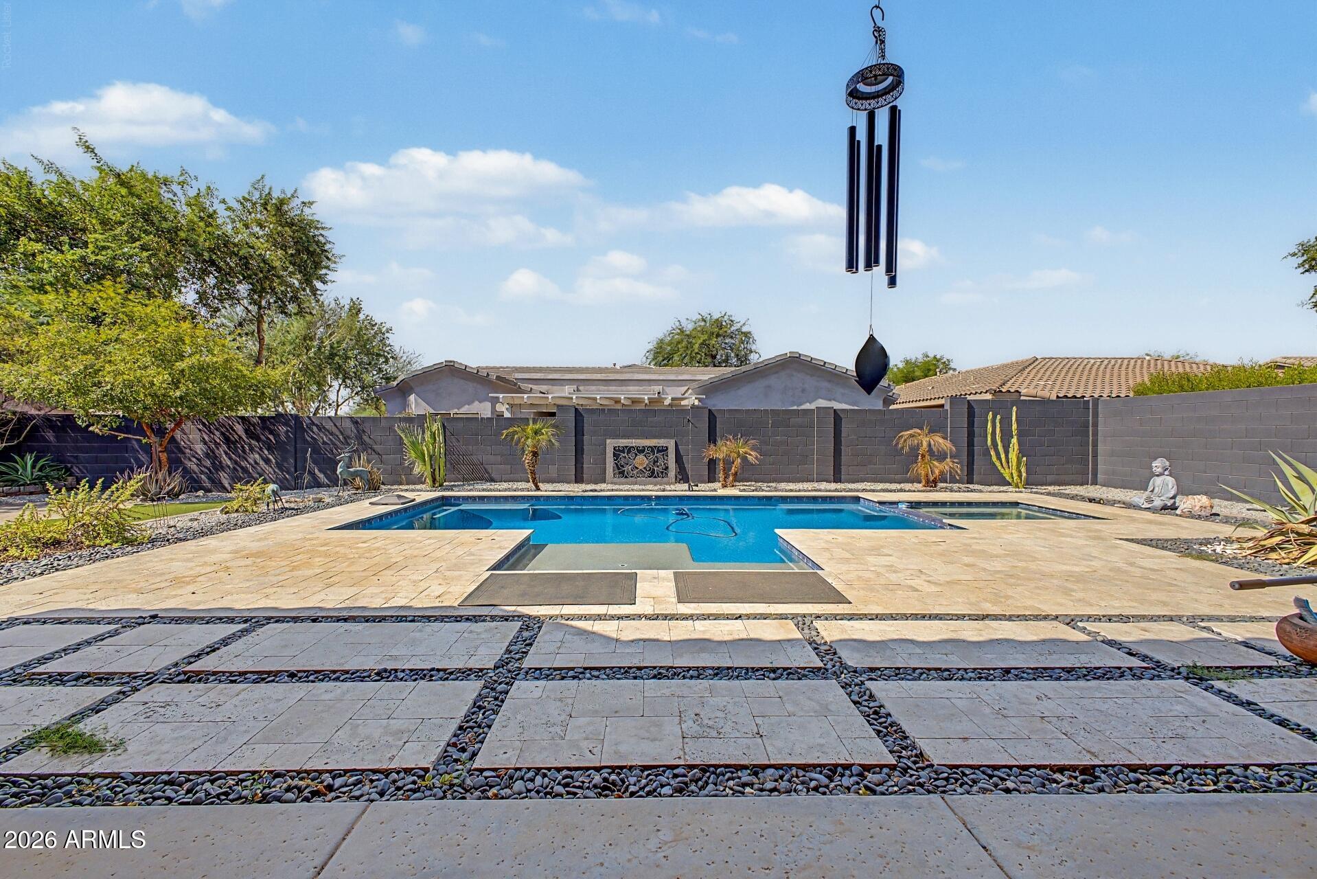 1902 E Desert Lane