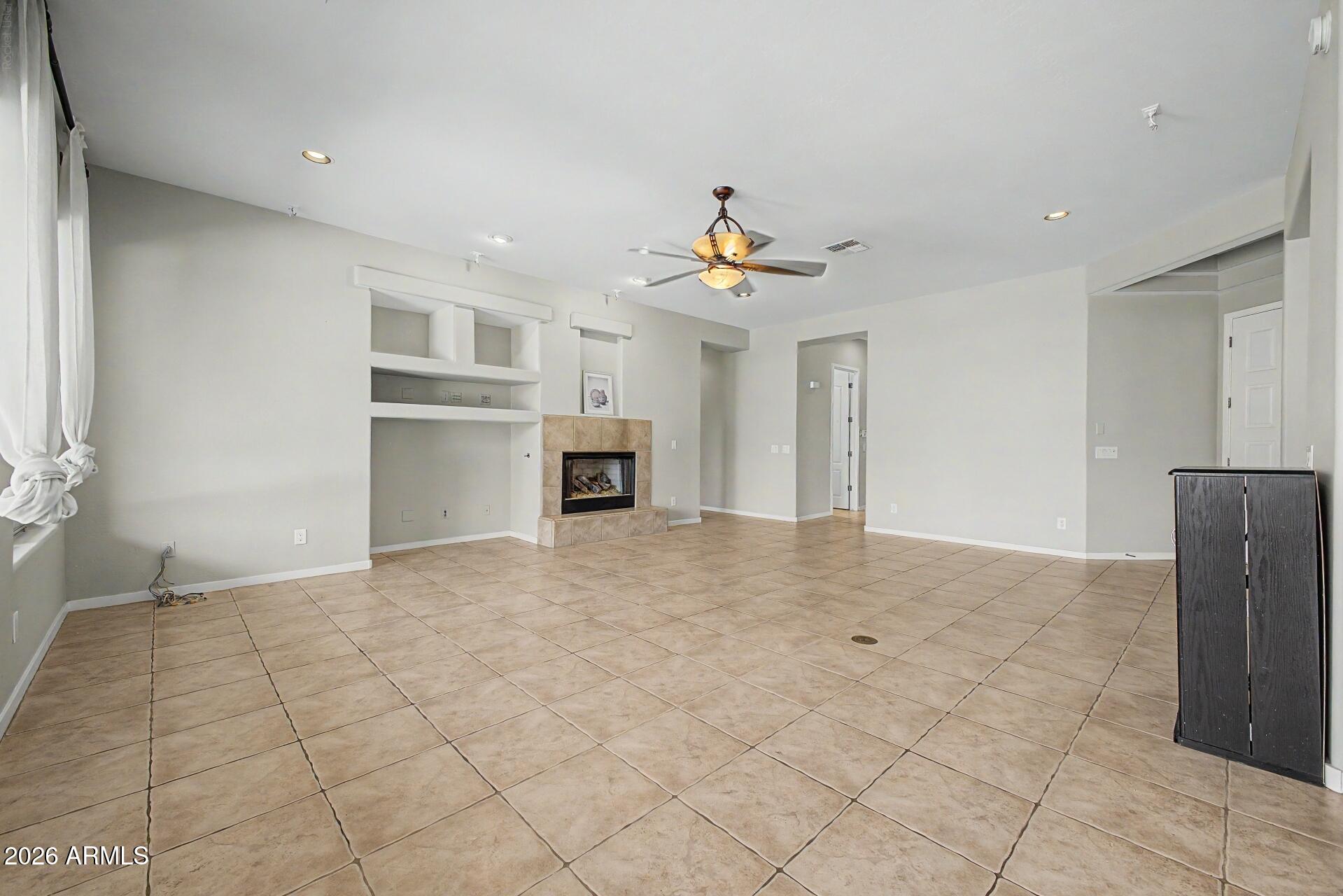 1902 E Desert Lane