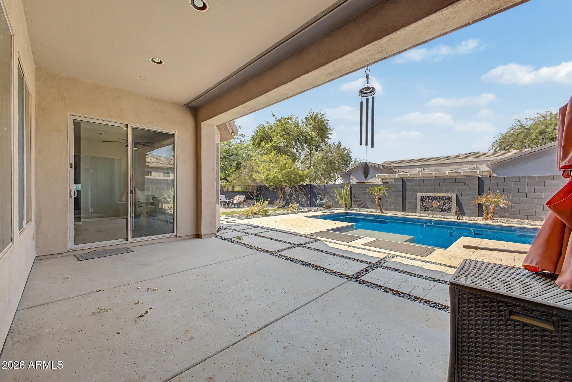 1902 E Desert Lane
