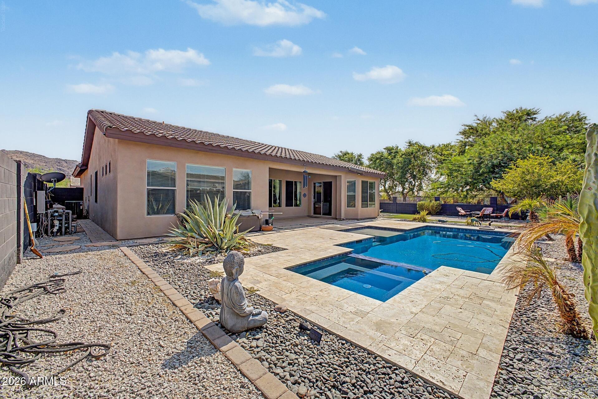 1902 E Desert Lane
