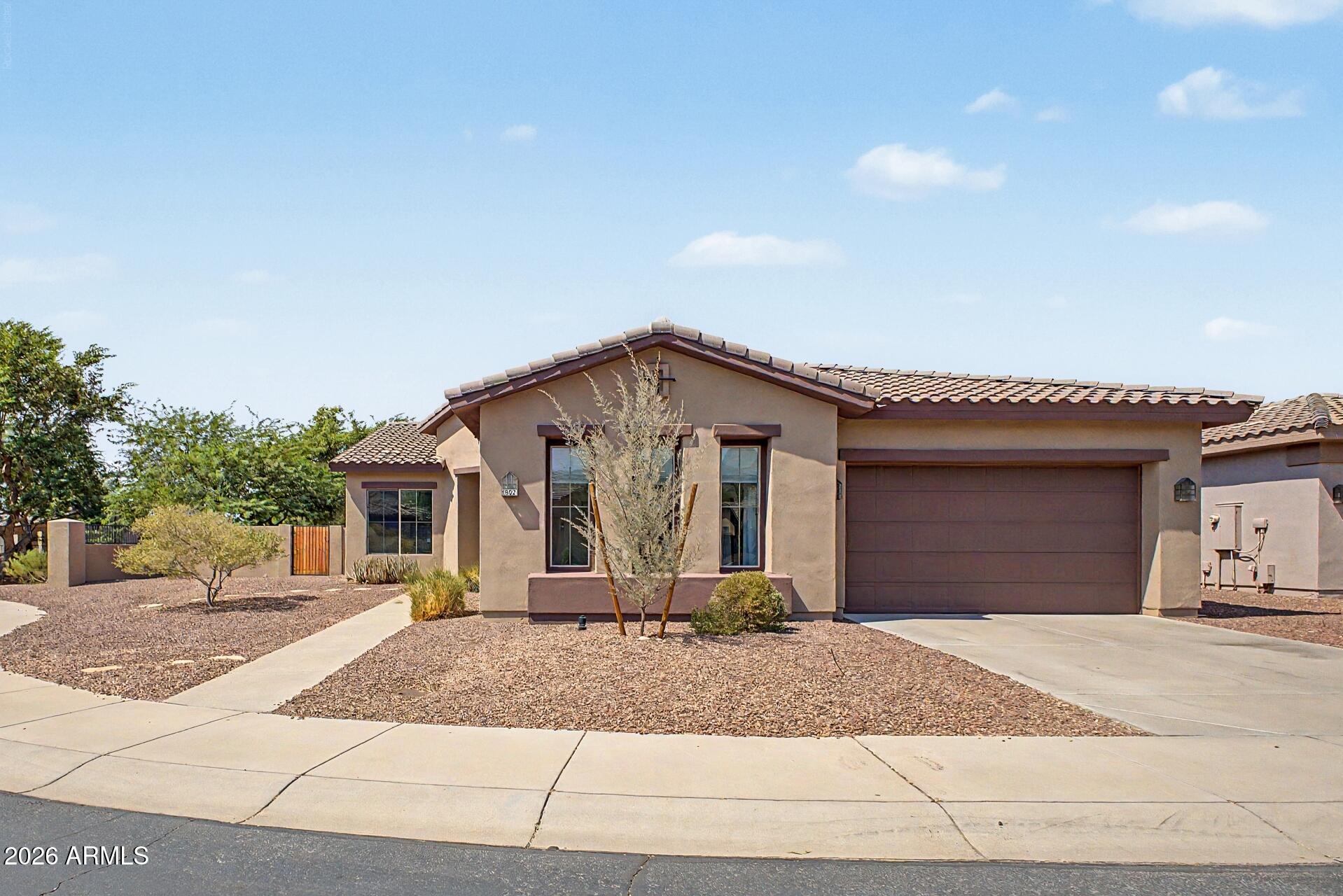 1902 E Desert Lane