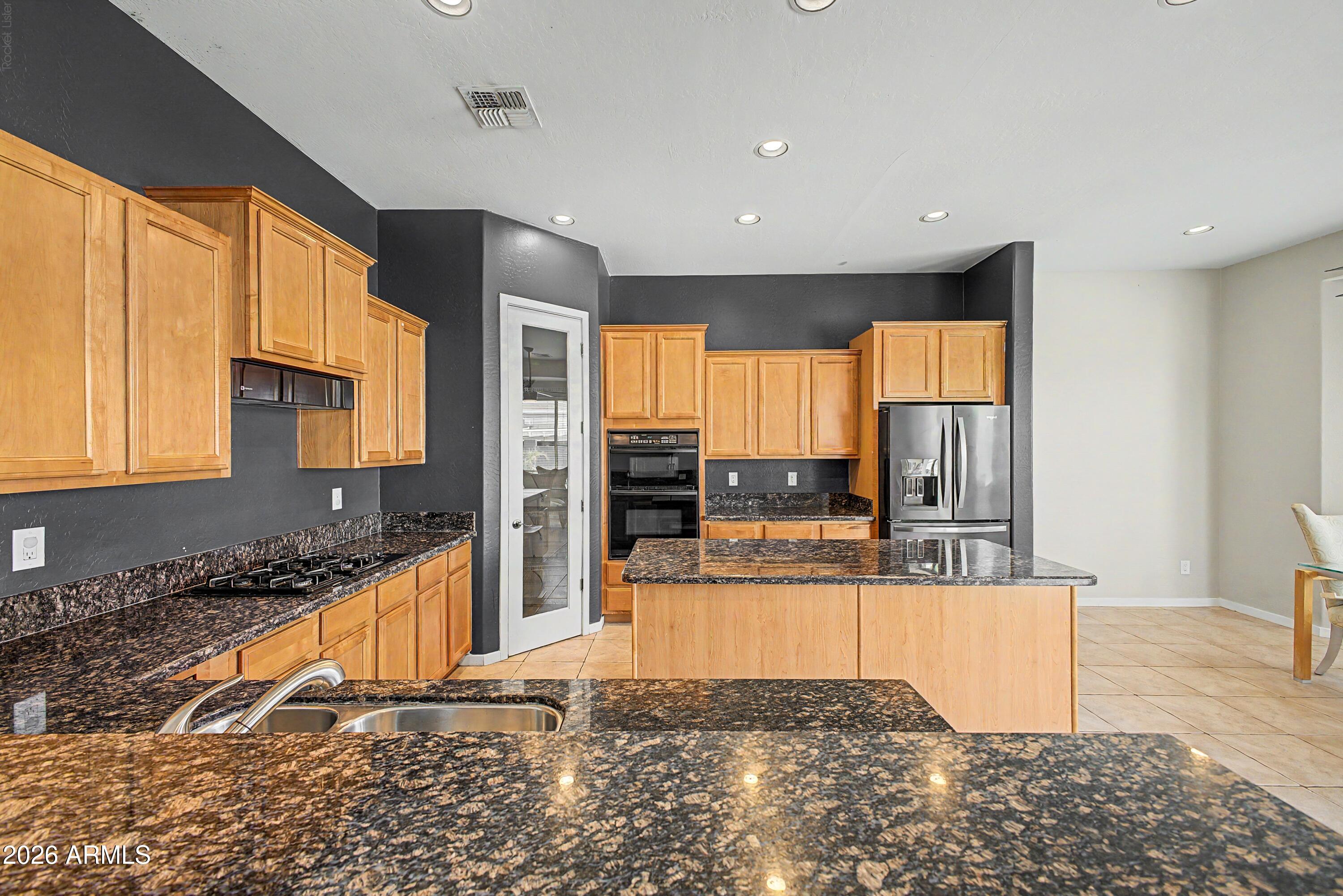 1902 E Desert Lane