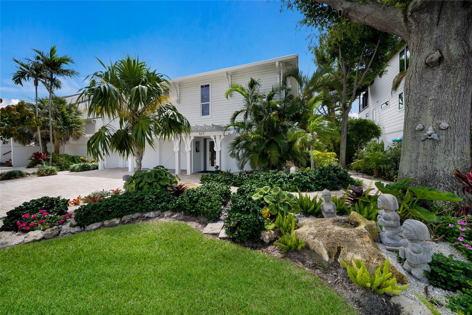 517 LOQUAT DR