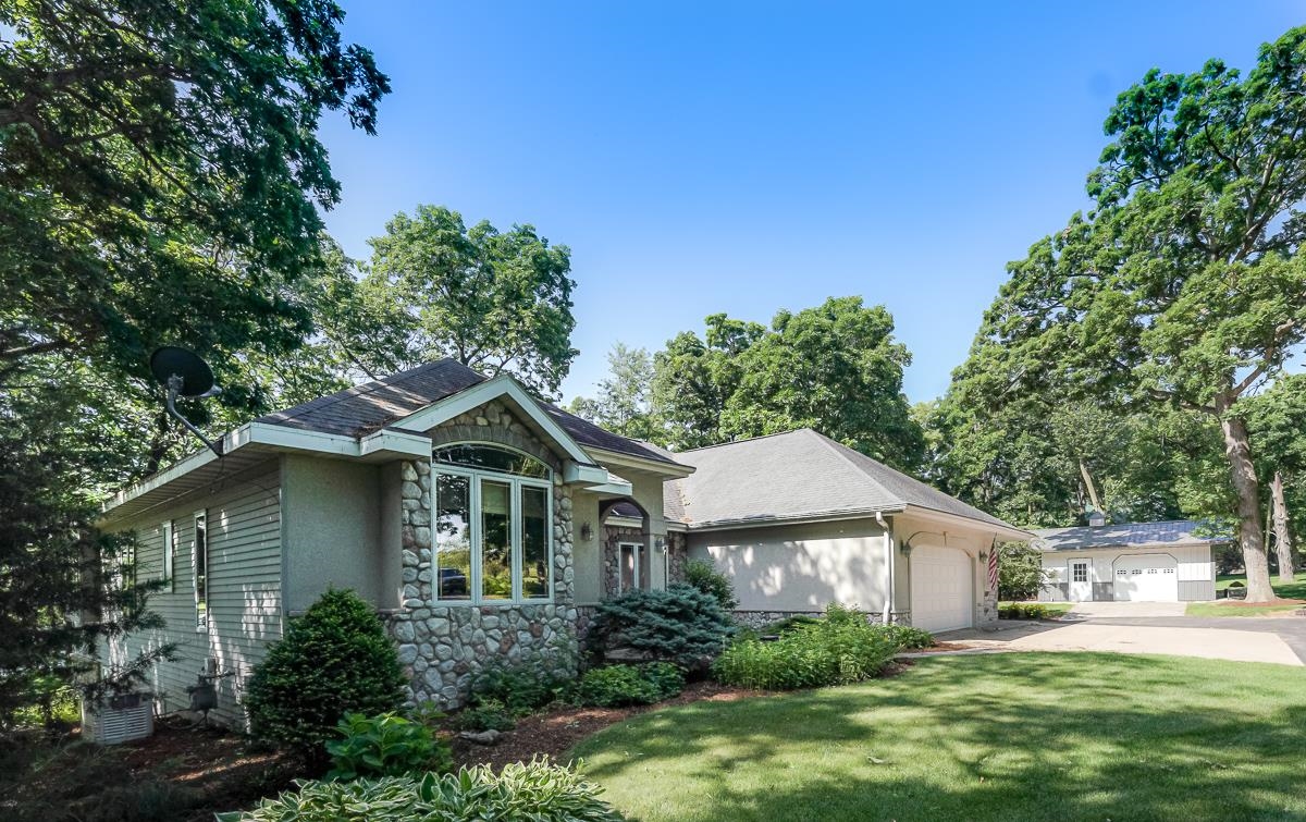 W1965 Twin Lakes Road