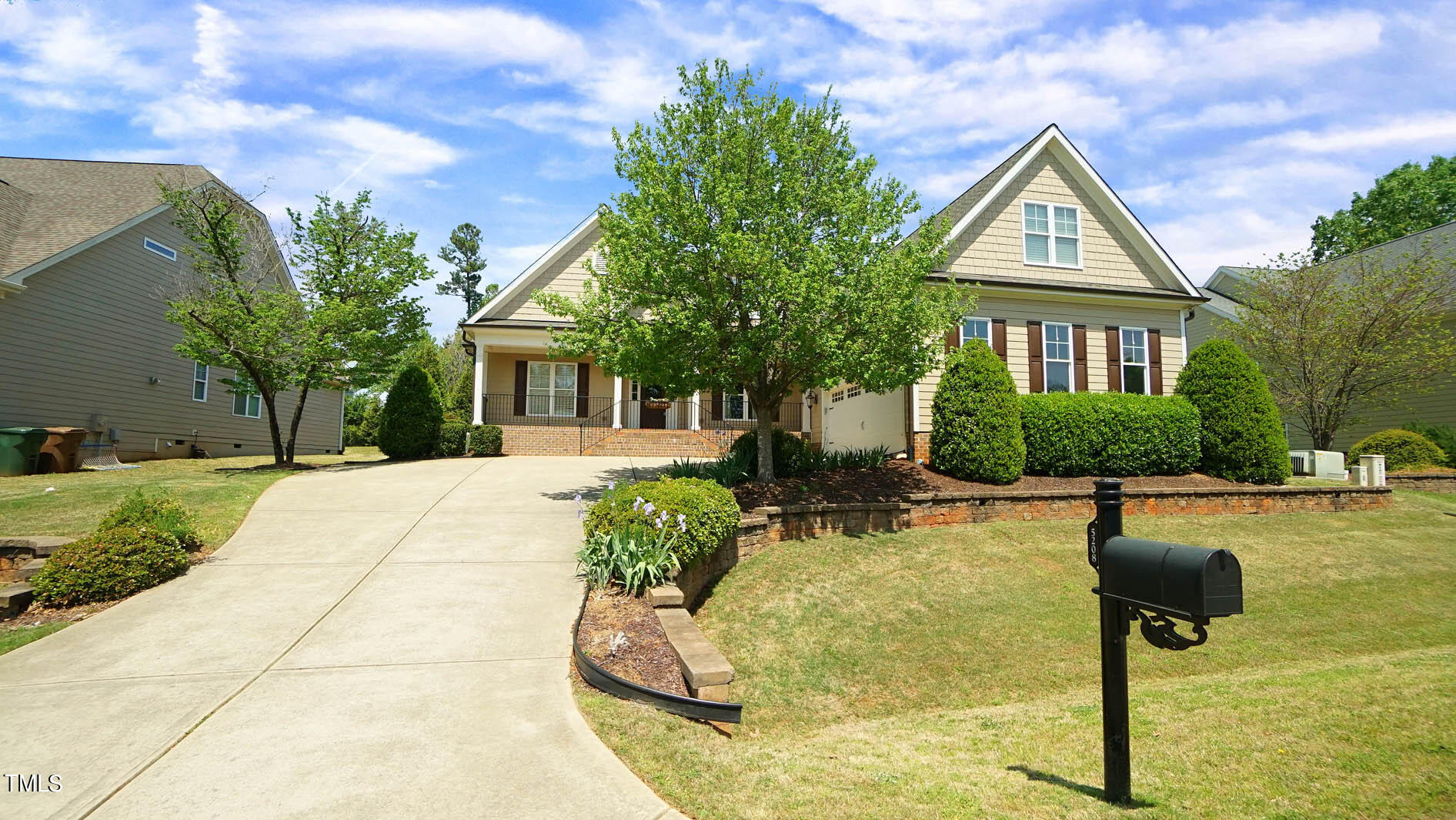 5208 Roswellcrest Court