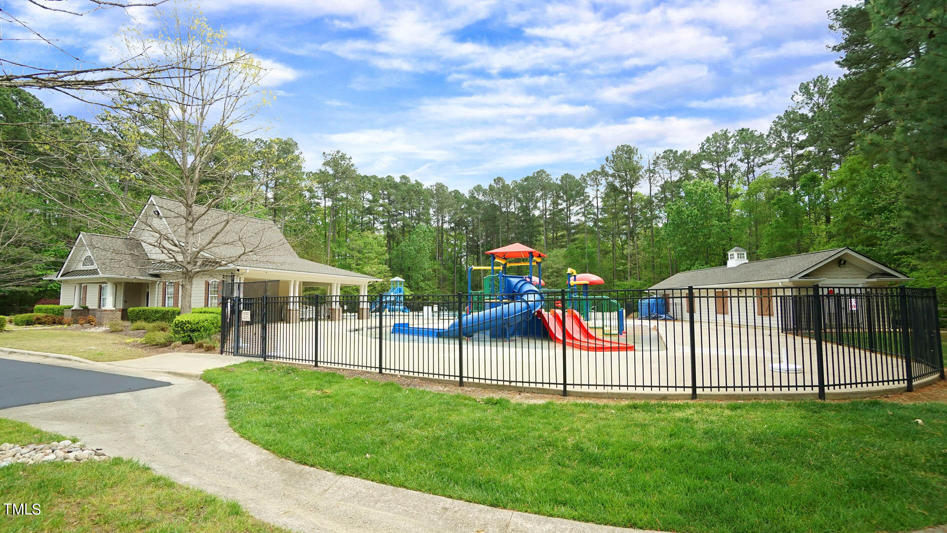 5208 Roswellcrest Court