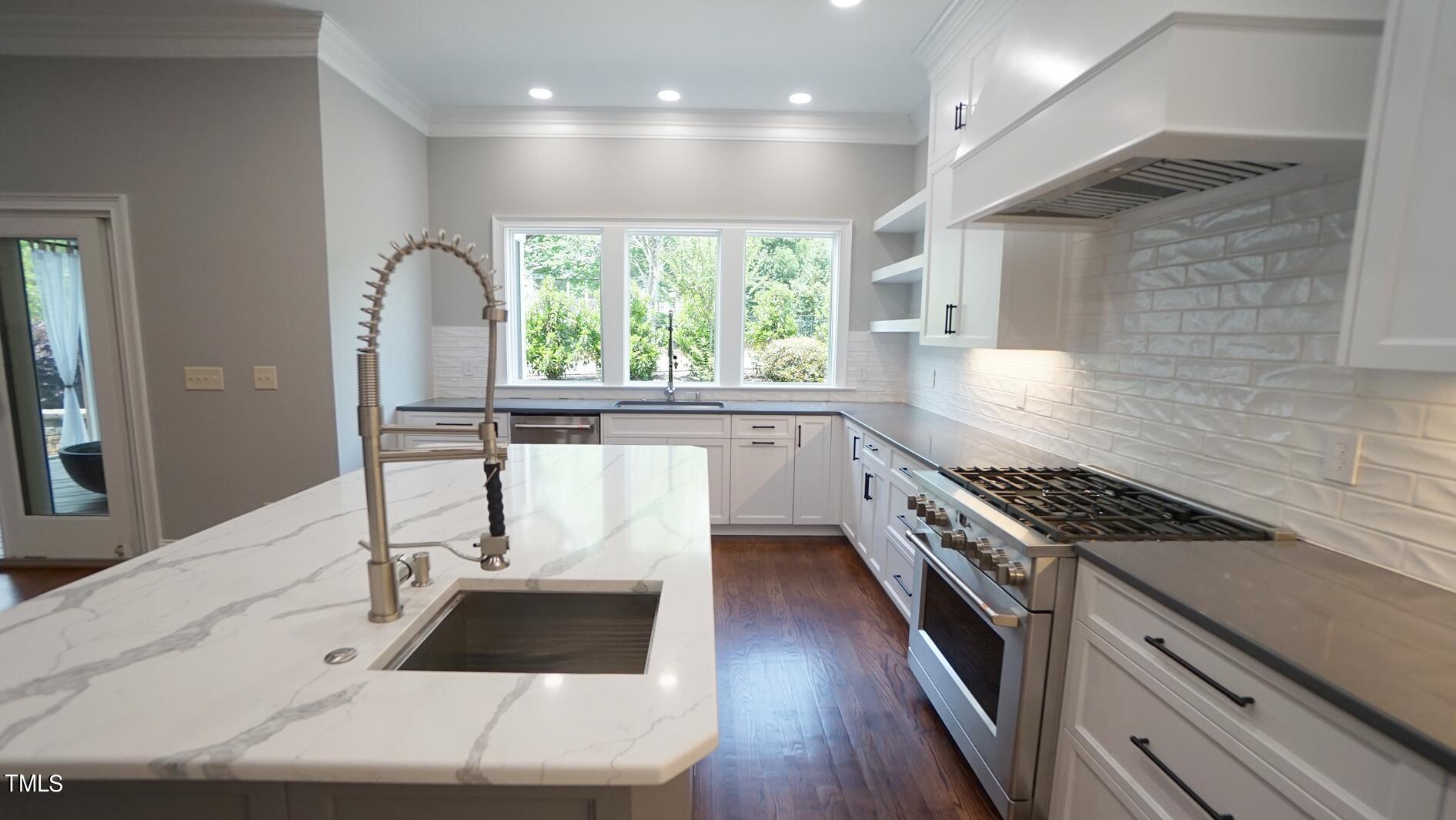 5208 Roswellcrest Court